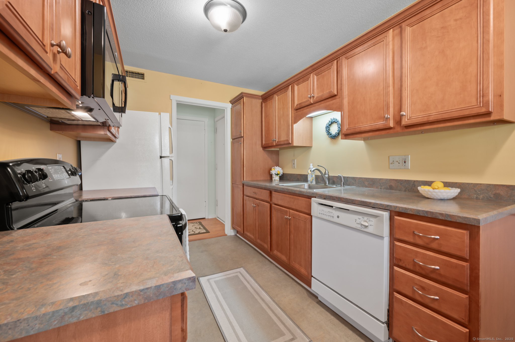 405 Heritage Village #B, Southbury, Connecticut image 8