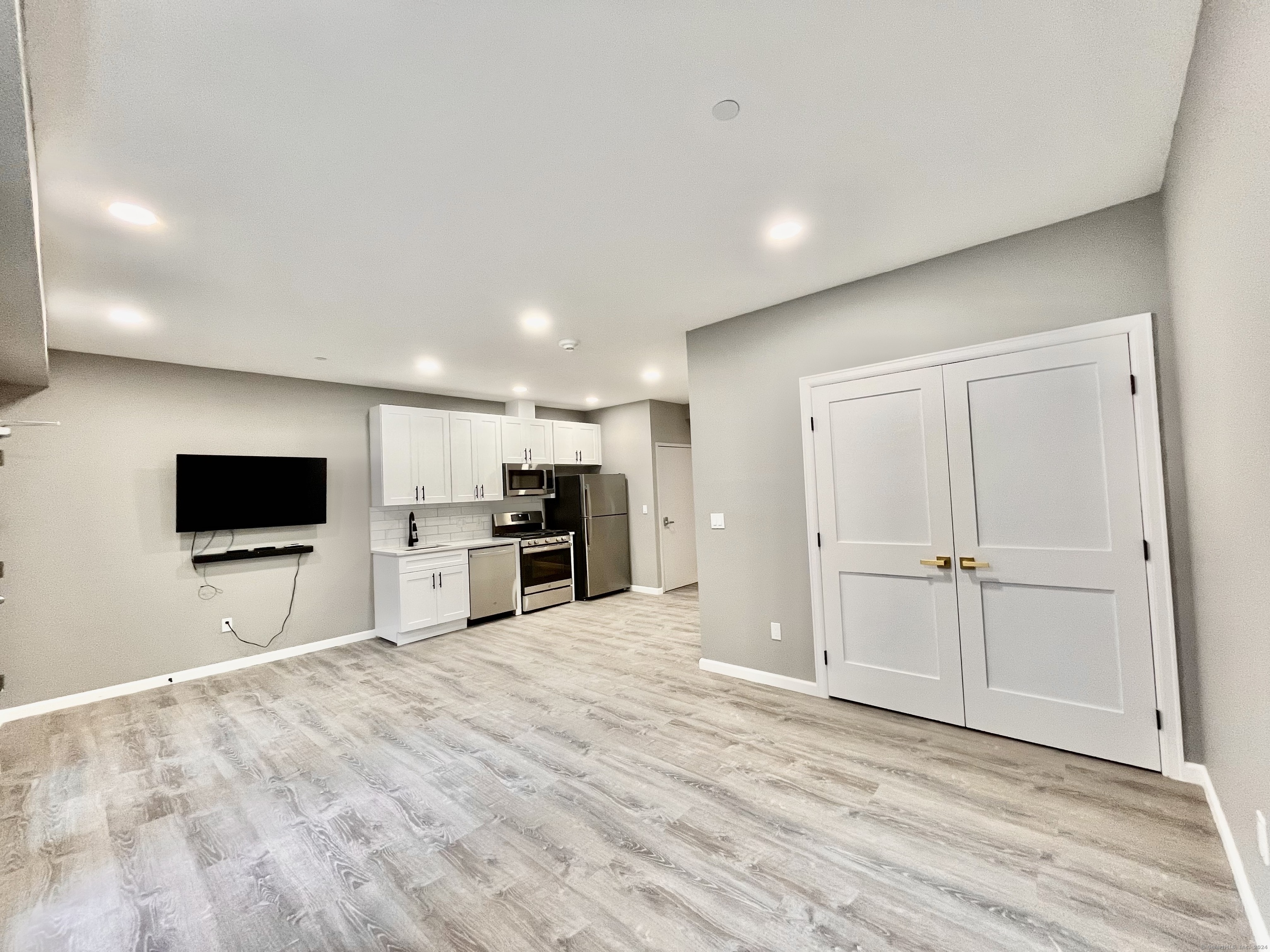 Rental Property at Center Street 2A, New Haven, Connecticut - Bathrooms: 1 
Rooms: 1  - $1,795 MO.