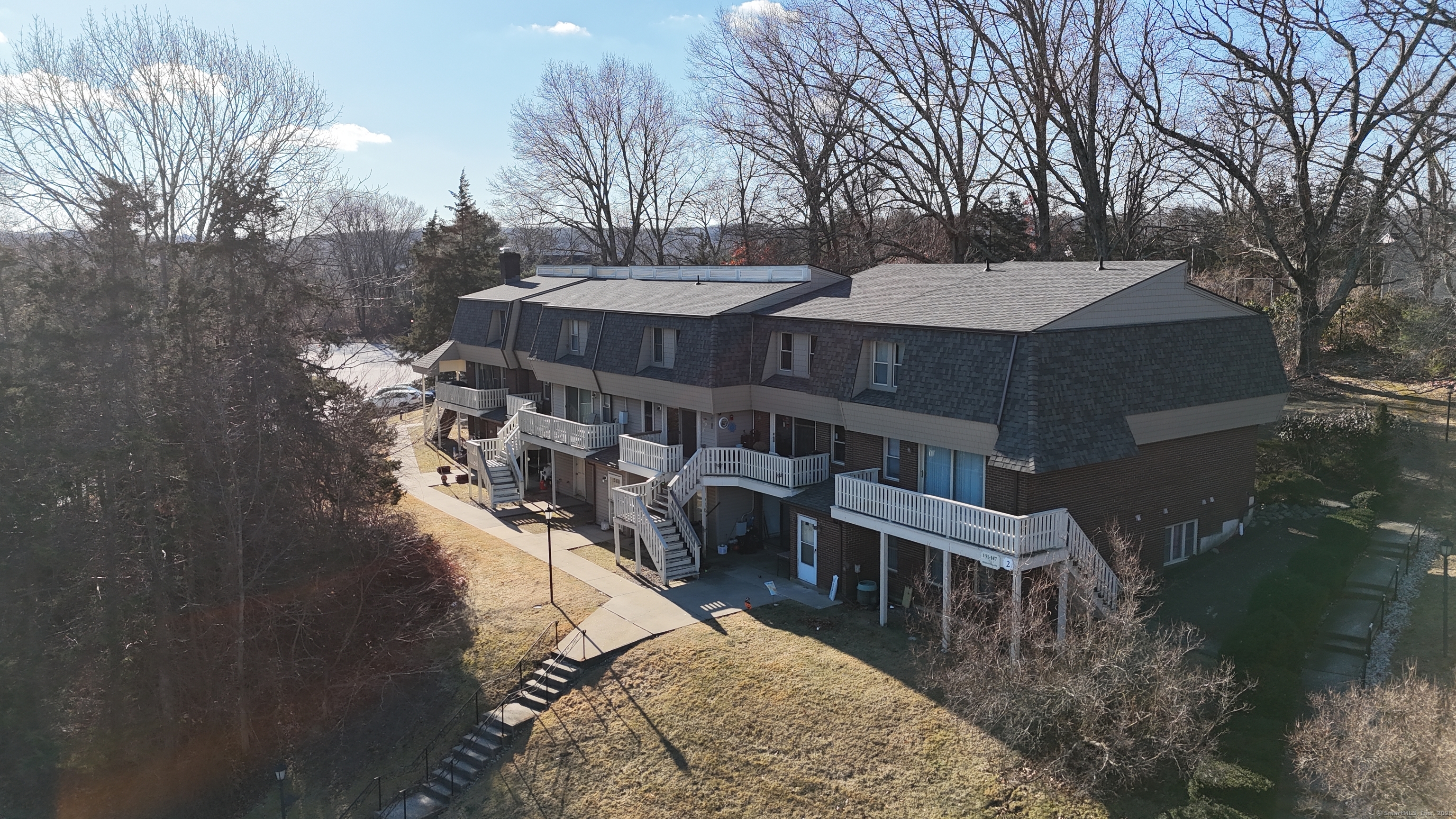 Sheraton Lane 143, Norwich, Connecticut - 2 Bedrooms  
2 Bathrooms  
4 Rooms - 