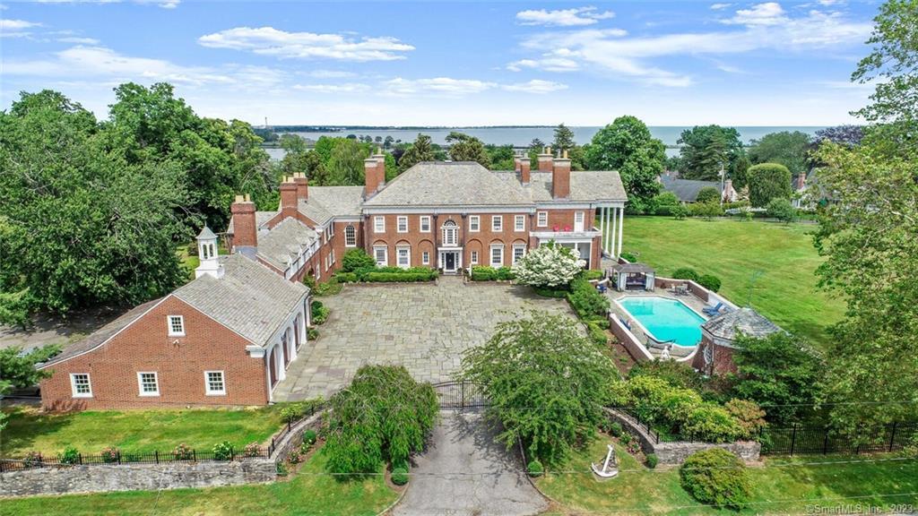 Property for Sale at 124 Old Battery Road, Bridgeport, Connecticut - Bedrooms: 11 
Bathrooms: 9 
Rooms: 21  - $3,195,000