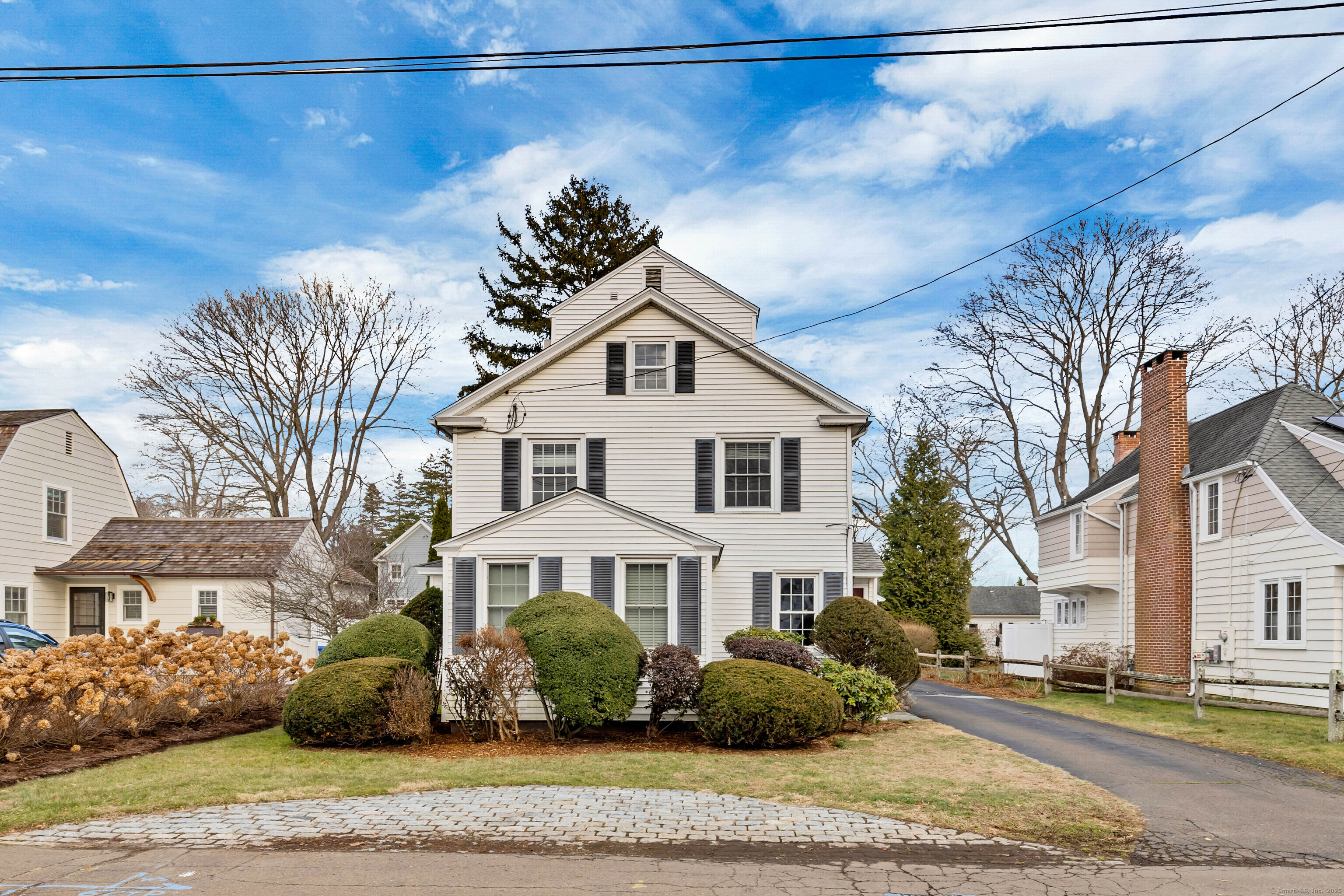 Rental Property at 31 Woodlawn Avenue, Madison, Connecticut - Bedrooms: 4 
Bathrooms: 3 
Rooms: 9  - $5,000 MO.