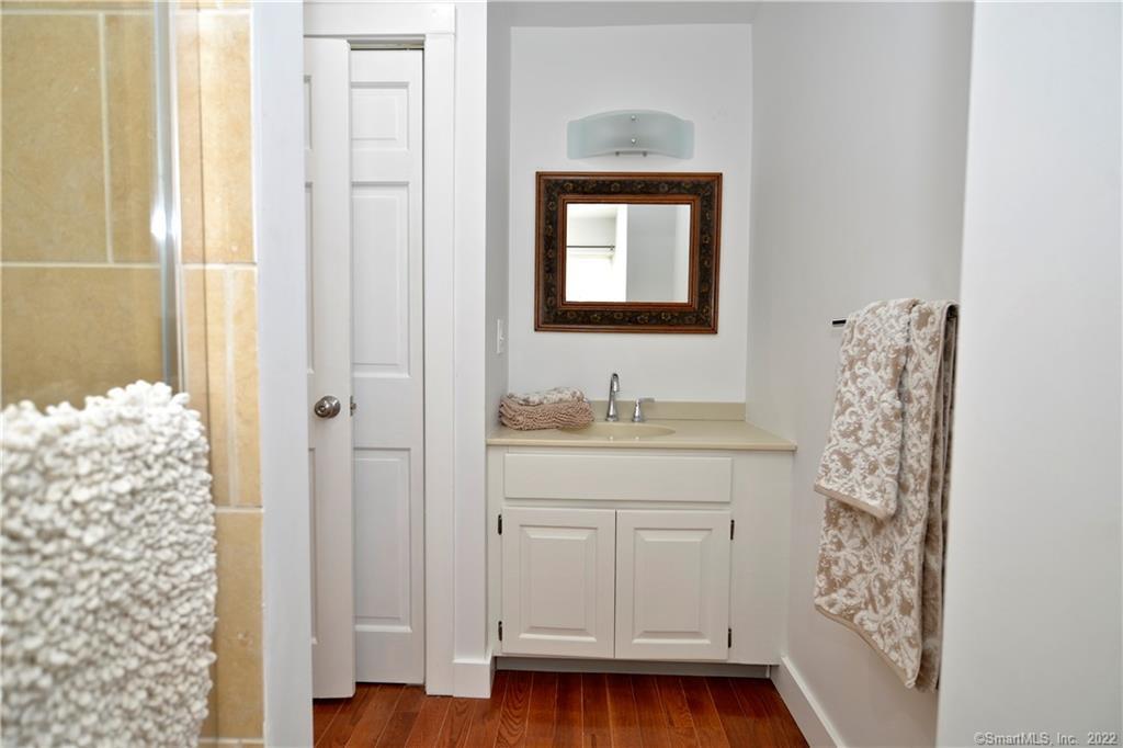 Stonington, Connecticut 06378, United States, 2 Bedrooms Bedrooms, ,2 BathroomsBathrooms,Residential,Active,171796