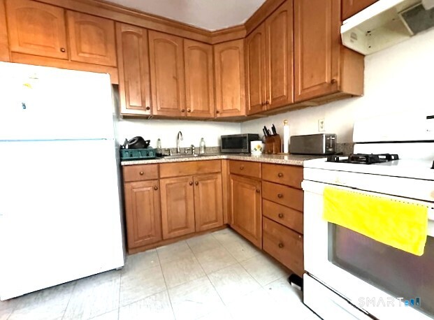 71 Strawberry Hill Avenue APT 221