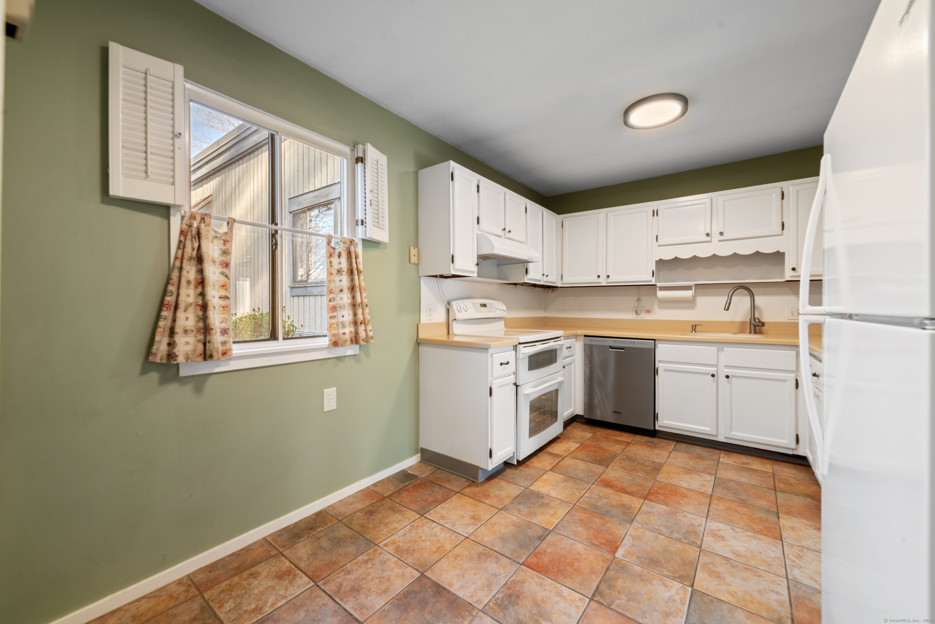 834 Heritage Village #B, Southbury, Connecticut image 6
