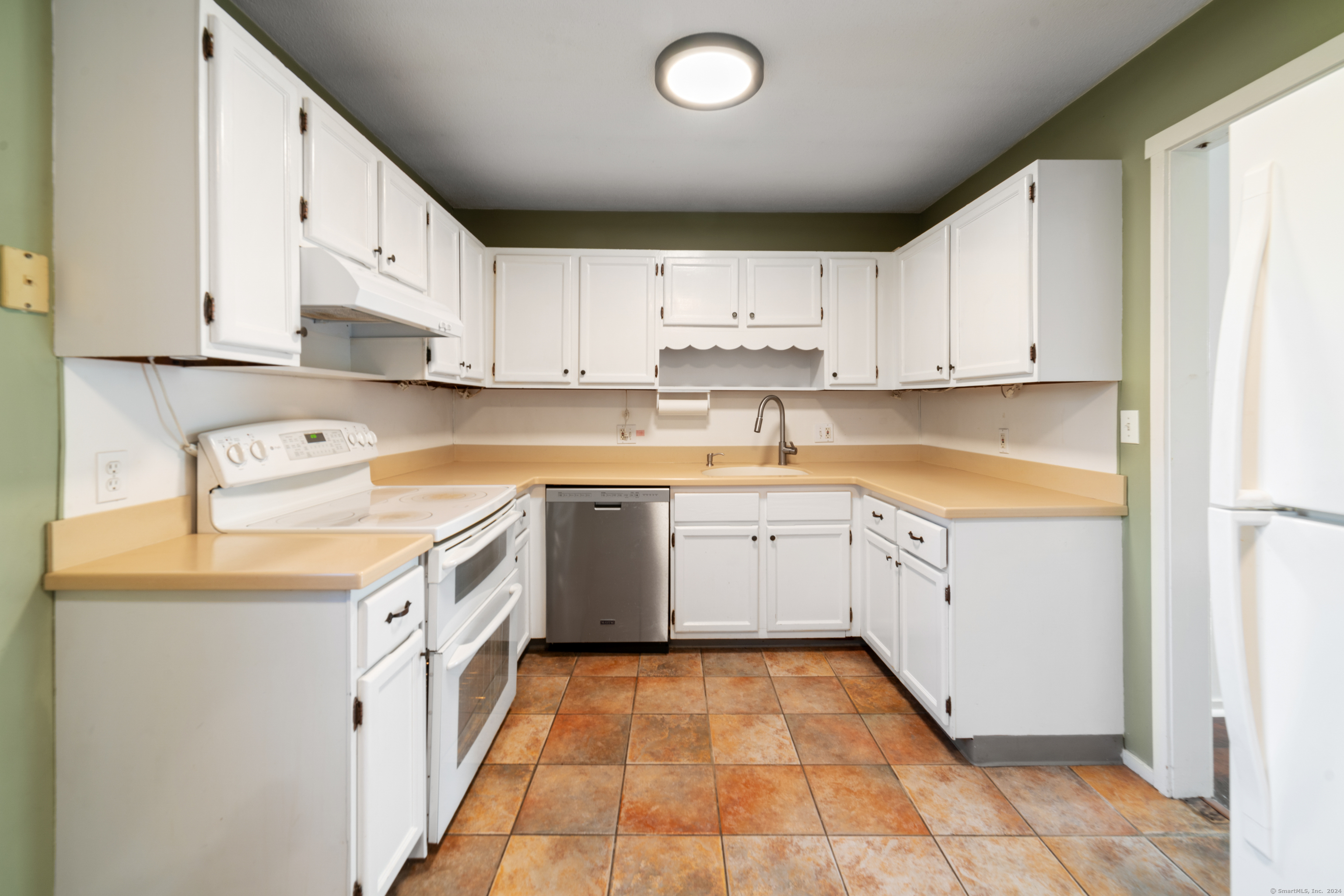 834 Heritage Village #B, Southbury, Connecticut image 7