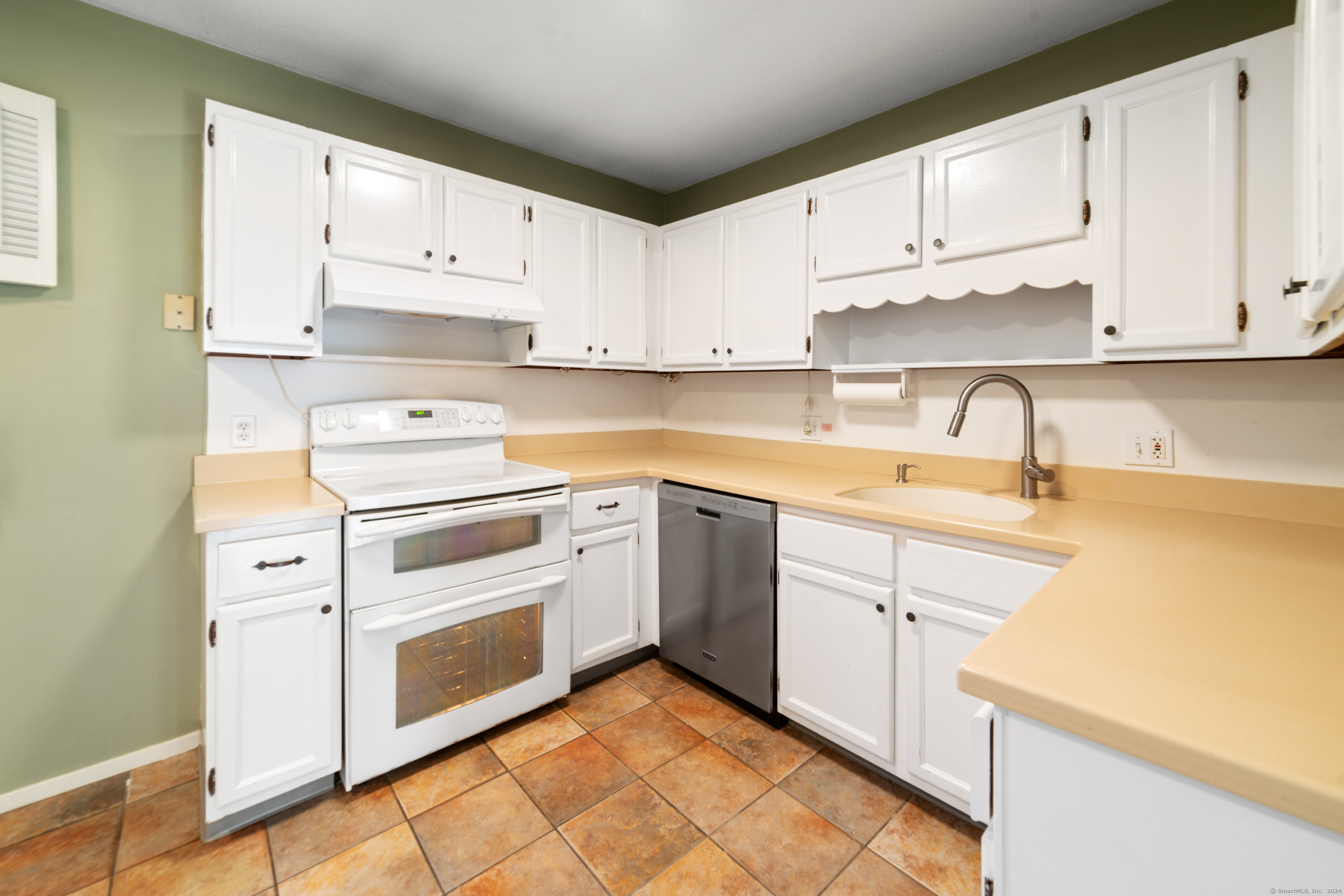 834 Heritage Village #B, Southbury, Connecticut image 8