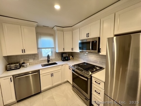 Rental Property at Glenrock 58, Norwalk, Connecticut - Bedrooms: 2 
Bathrooms: 3 
Rooms: 4  - $3,450 MO.