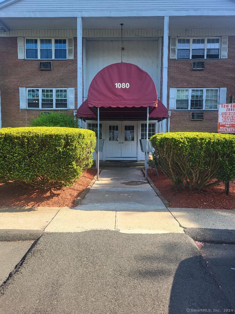 1080 New Haven Avenue Apt 91, Milford, Connecticut - 2 Bedrooms  
2 Bathrooms  
4 Rooms - 