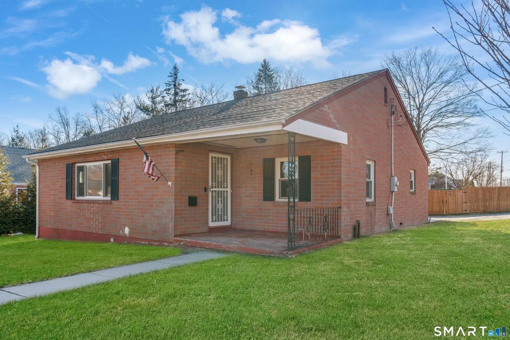 Photo of 7 Sunbright Drive S, Meriden, CT 06450 (MLS # 24149316)