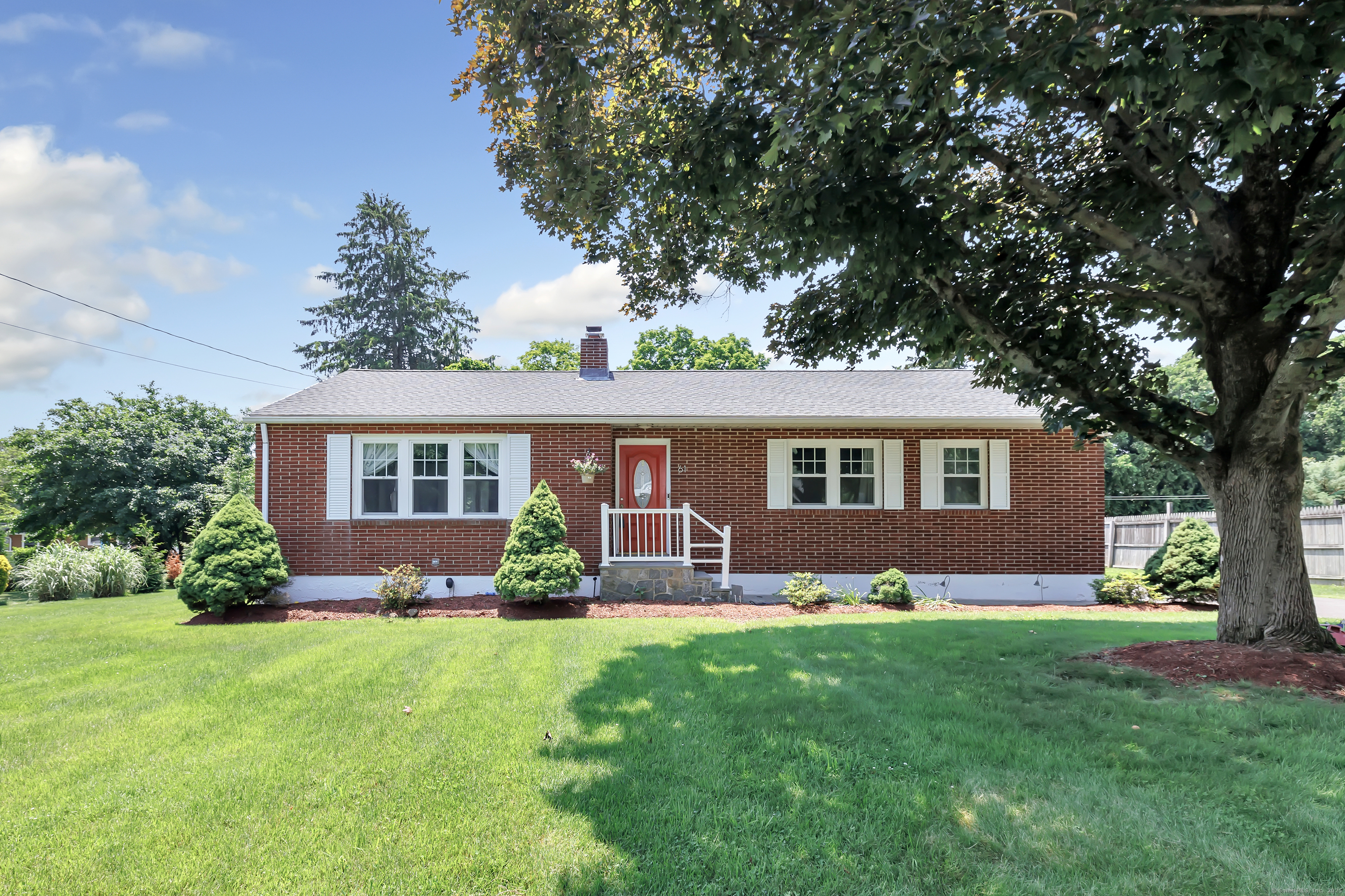 Rental Property at Wakeley Street, Shelton, Connecticut - Bedrooms: 3 
Bathrooms: 3 
Rooms: 7  - $4,150 MO.