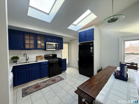 883 Montauk Avenue New London CT 06320