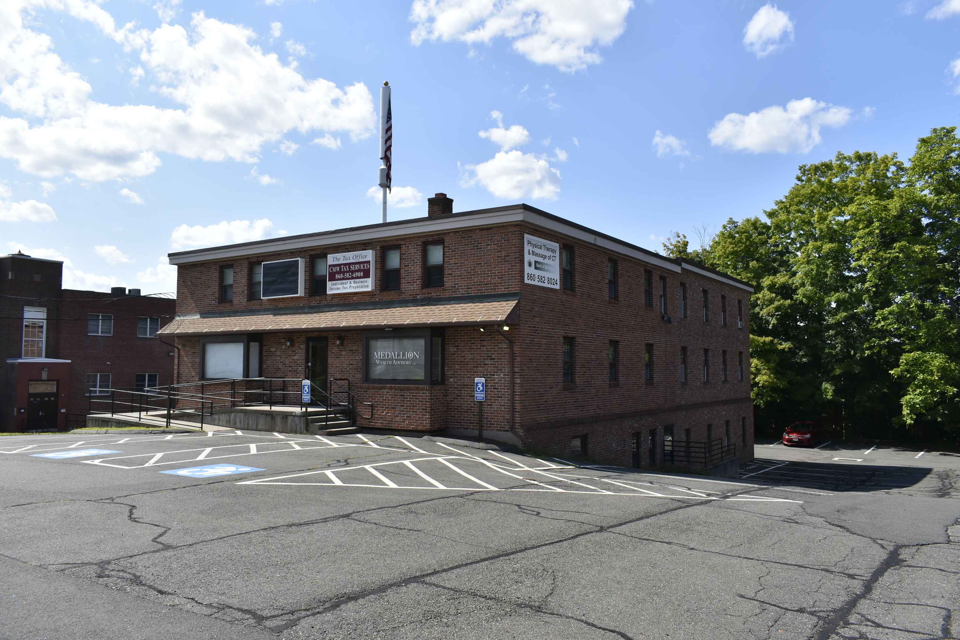 1001 Farmington Avenue