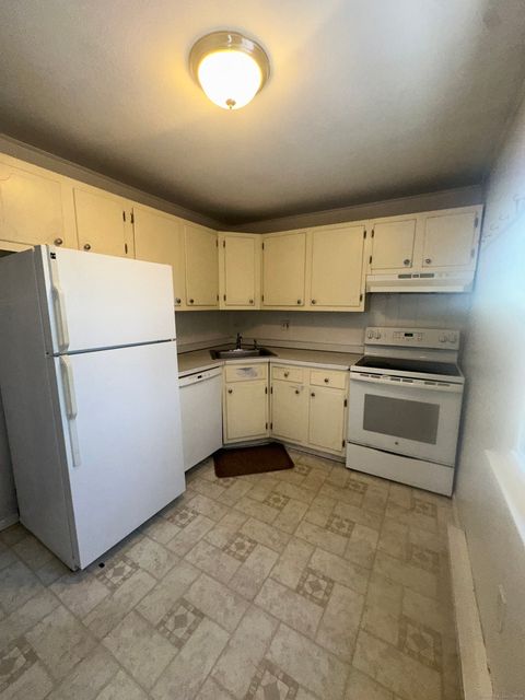 Photo of 18 Canterbury Arms #18, New Milford, CT 06776 (MLS # 24143402)