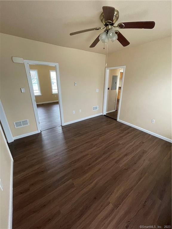 Rental Property at 6th Street 207 3rd Fl, Bridgeport, Connecticut - Bedrooms: 3 
Bathrooms: 1 
Rooms: 5  - $1,850 MO.