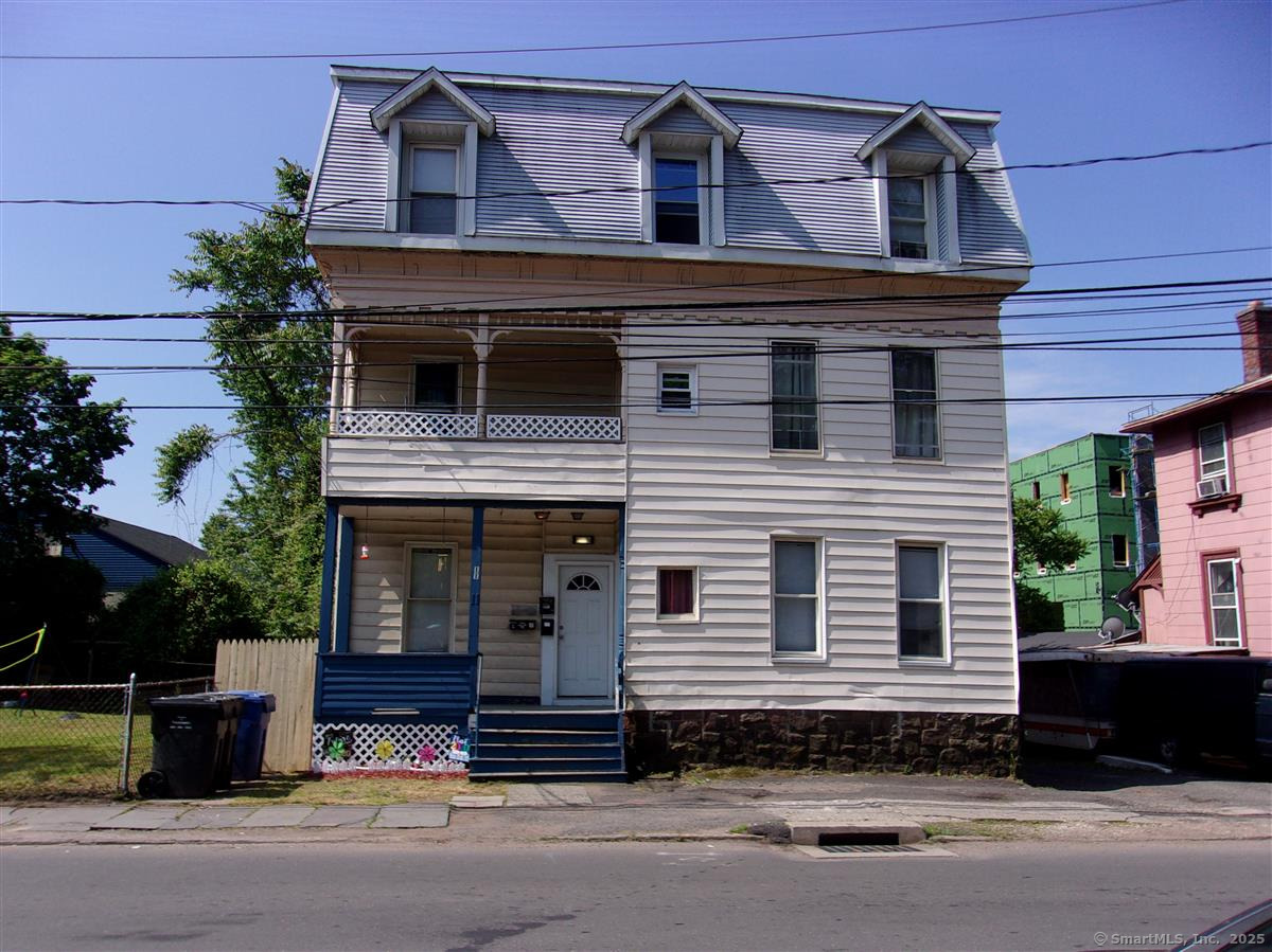 Camp Street, Meriden, Connecticut - 4 Bedrooms  
1 Bathrooms  
6 Rooms - 