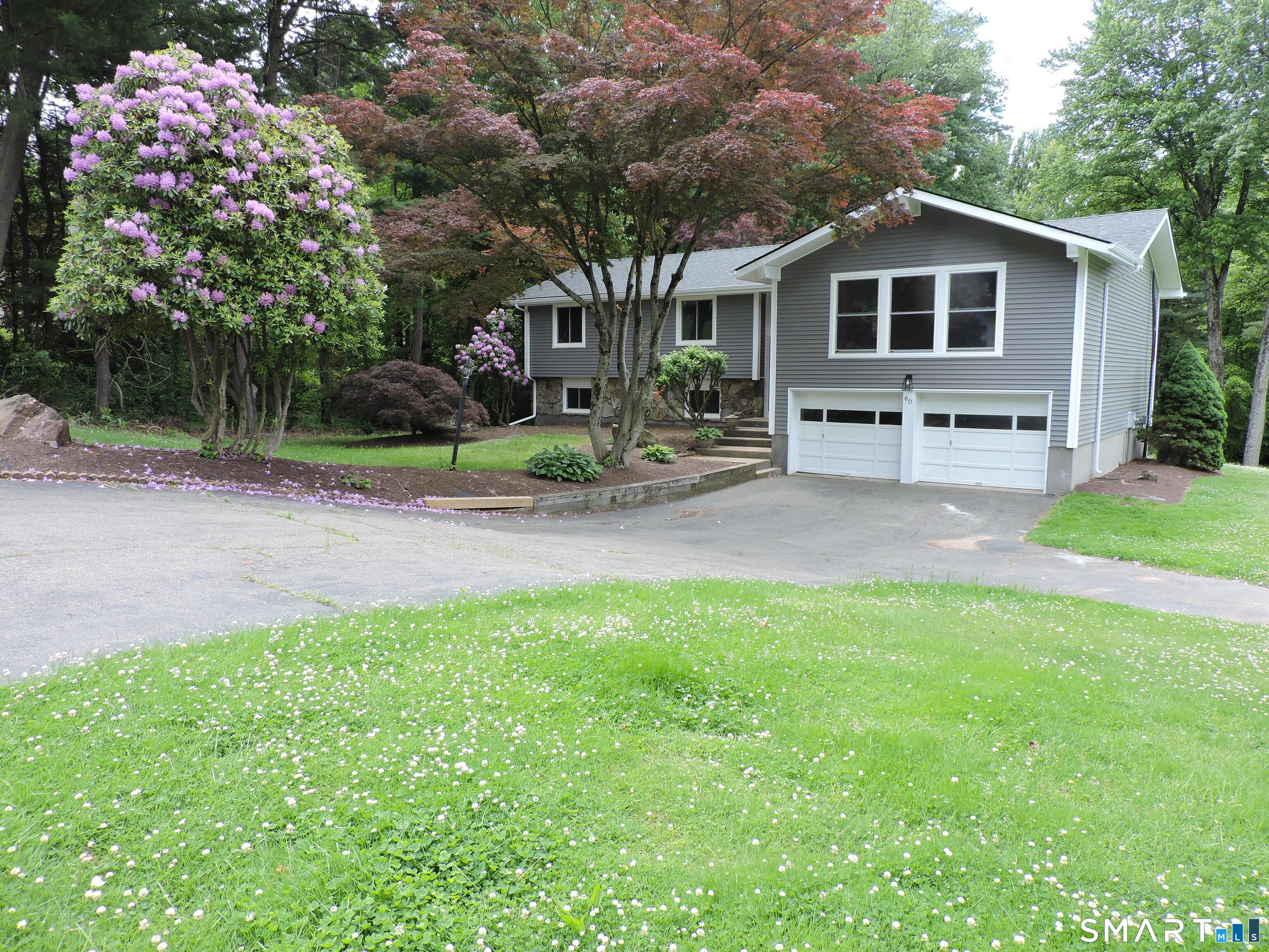 60 Mohegan Trail