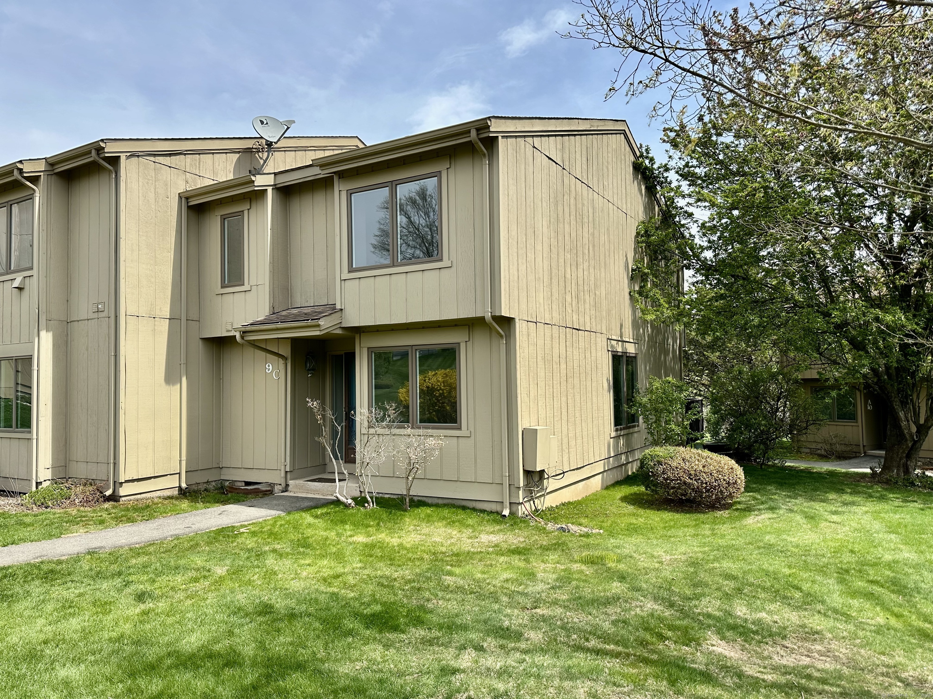 Pilgrim Harbor C, Wallingford, Connecticut - 2 Bedrooms  
3 Bathrooms  
5 Rooms - 