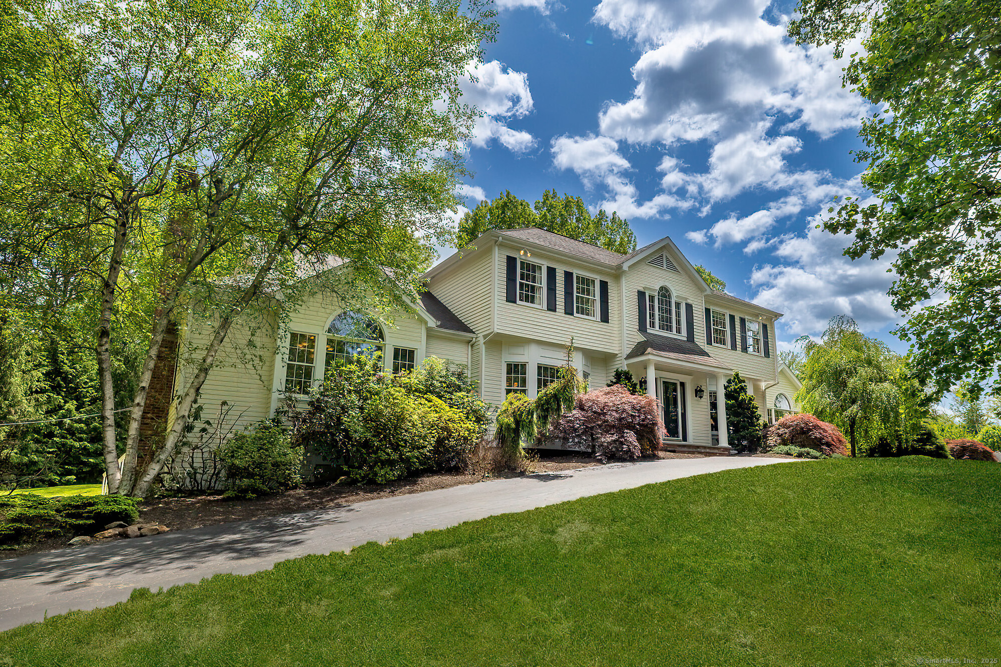 Pheasant Lane, Easton, Connecticut - 4 Bedrooms  
3 Bathrooms  
12 Rooms - 