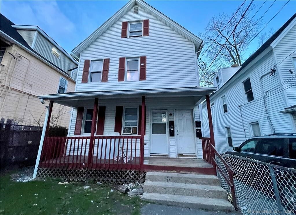 22 Adams Street Extension 2, Waterbury, Connecticut - 2 Bedrooms  
1 Bathrooms  
6 Rooms - 