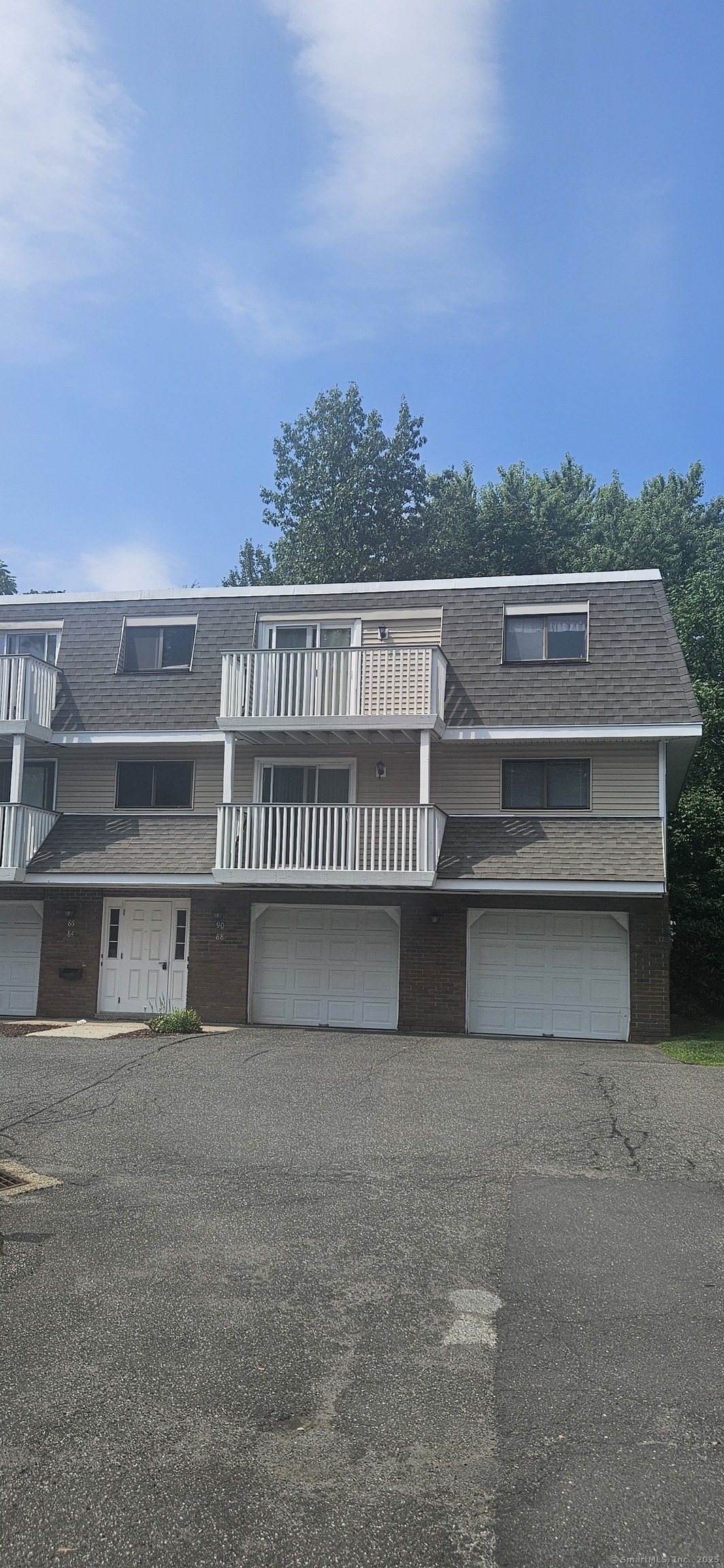 90 Churchill Drive 90