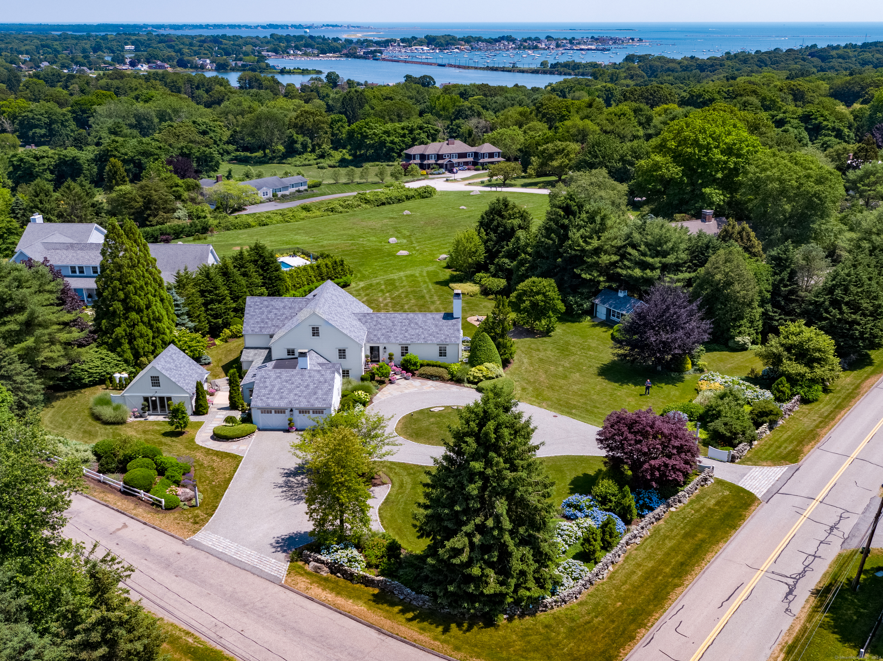 Property for Sale at 86 Montauk Avenue, Stonington, Connecticut - Bedrooms: 5 
Bathrooms: 6 
Rooms: 11  - $2,995,000