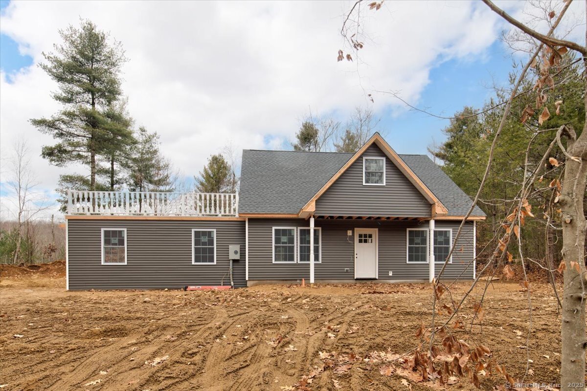 Ella Court, East Haddam, Connecticut - 3 Bedrooms  
3 Bathrooms  
5 Rooms - 