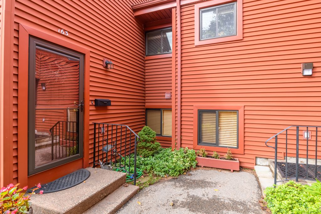 Photo of 163 Hollister Way N #163, Glastonbury, CT 06033 (MLS # 24134406)