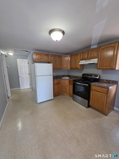 Multifamily For Rent - 8 Mannz Street<br/> Hartford, CT 06114