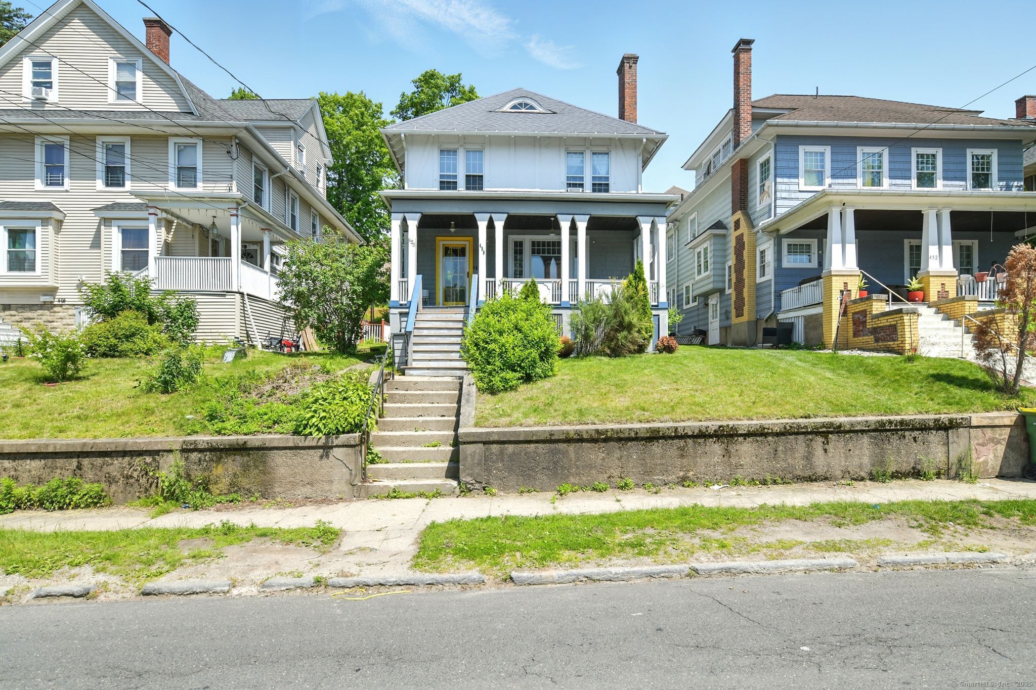 Willow Street, Waterbury, Connecticut - 5 Bedrooms  
2 Bathrooms  
8 Rooms - 