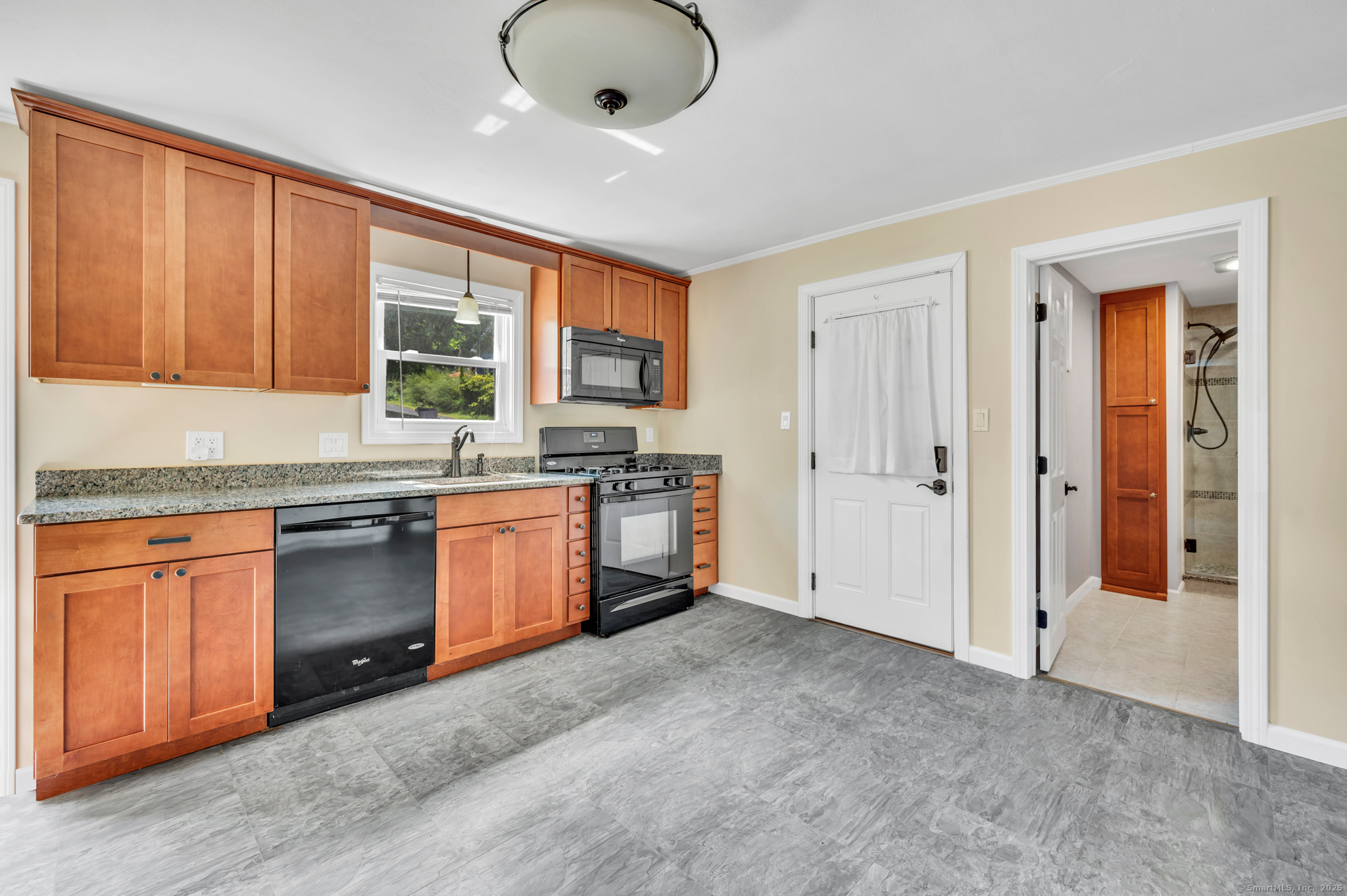 Bristol, Connecticut 06010, United States, 4 Bedrooms Bedrooms, ,2 BathroomsBathrooms,Residential,Pending,201737