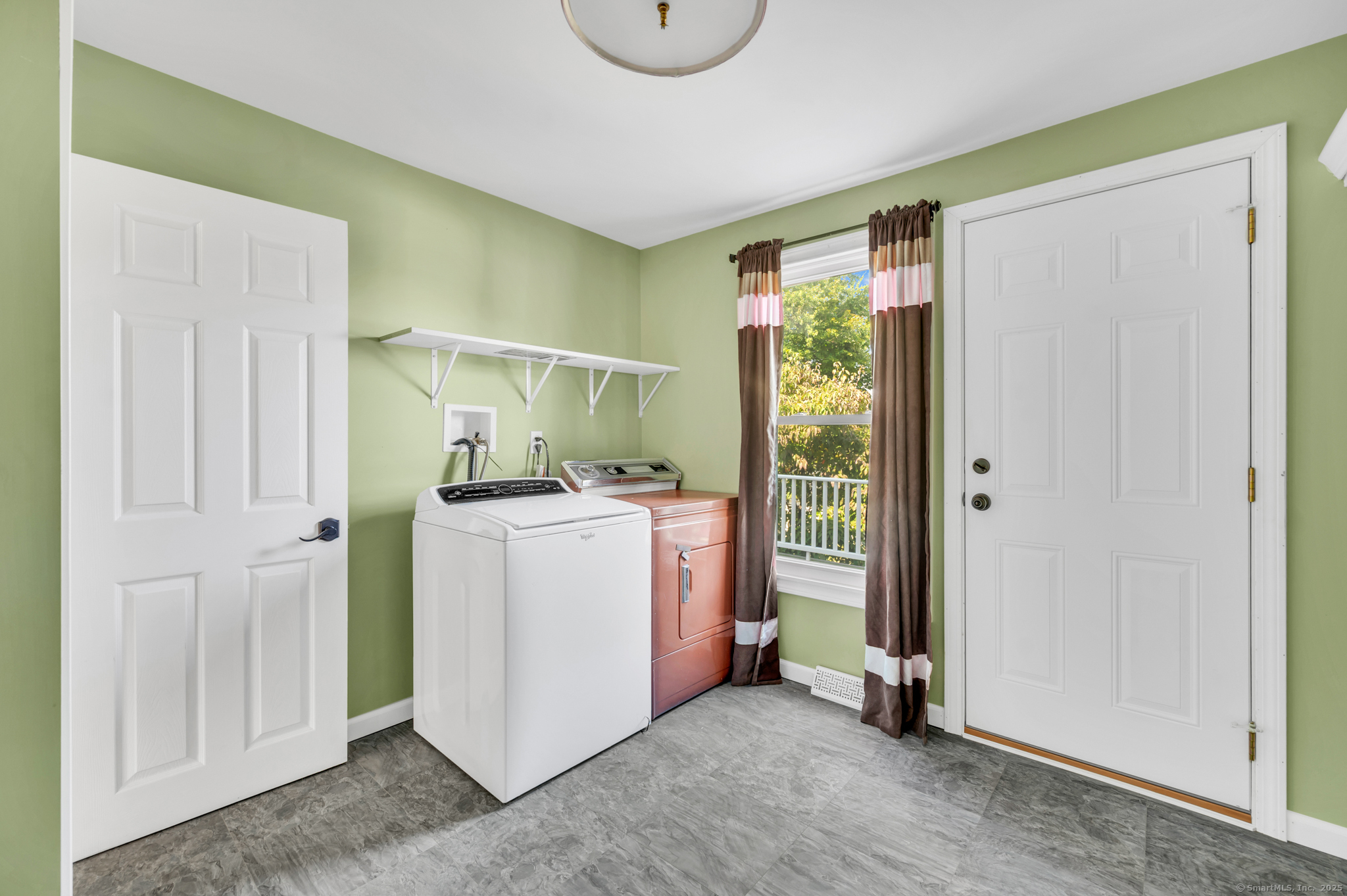 Bristol, Connecticut 06010, United States, 4 Bedrooms Bedrooms, ,2 BathroomsBathrooms,Residential,Pending,201737