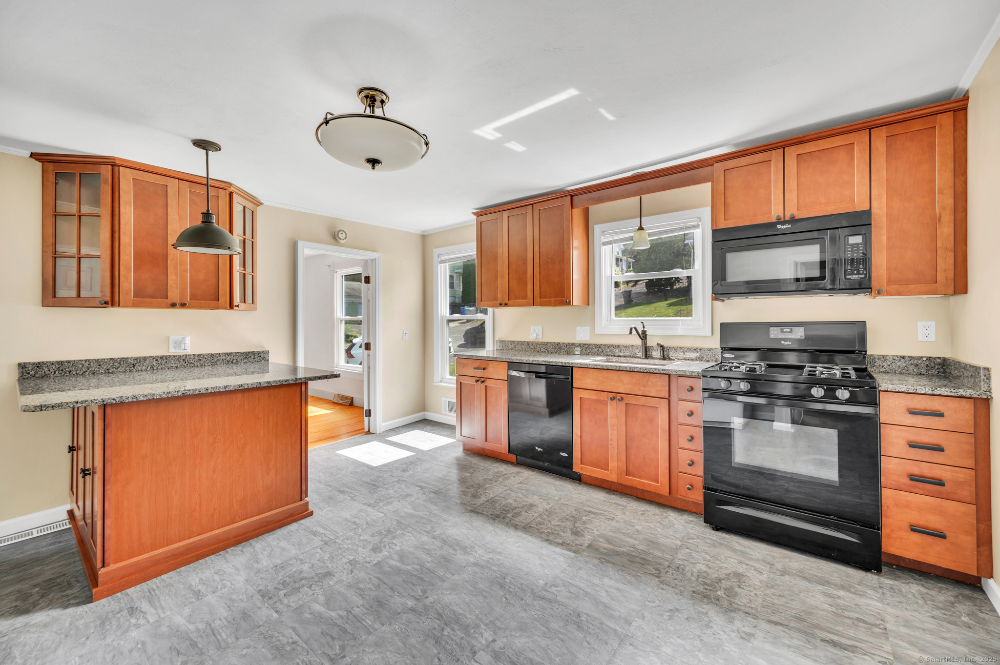 Bristol, Connecticut 06010, United States, 4 Bedrooms Bedrooms, ,2 BathroomsBathrooms,Residential,Pending,201737