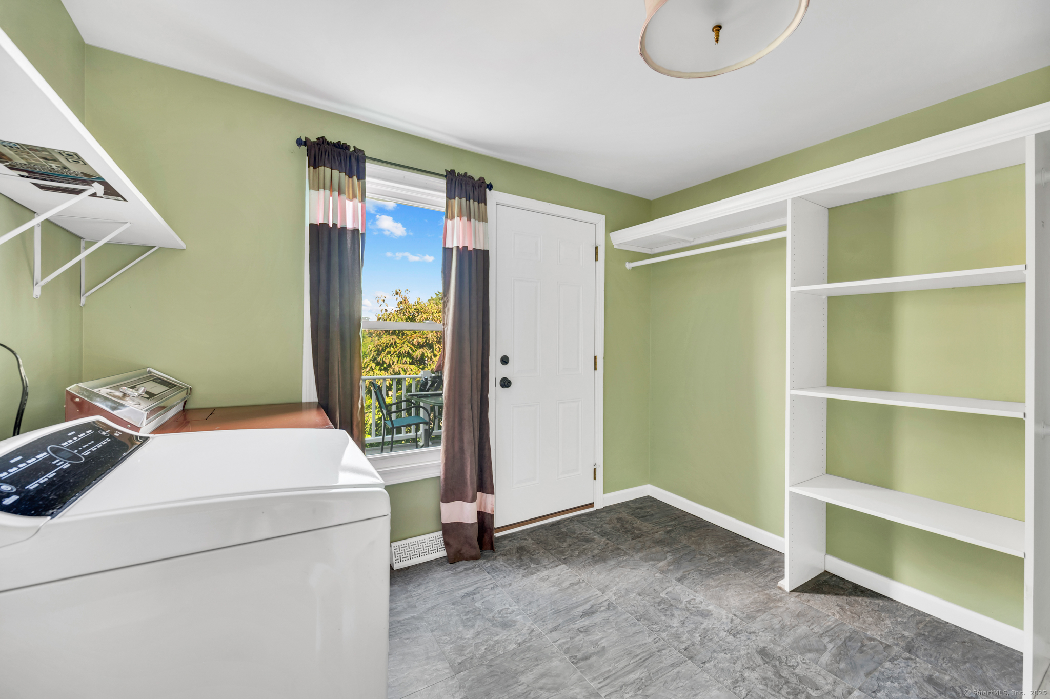 Bristol, Connecticut 06010, United States, 4 Bedrooms Bedrooms, ,2 BathroomsBathrooms,Residential,Pending,201737