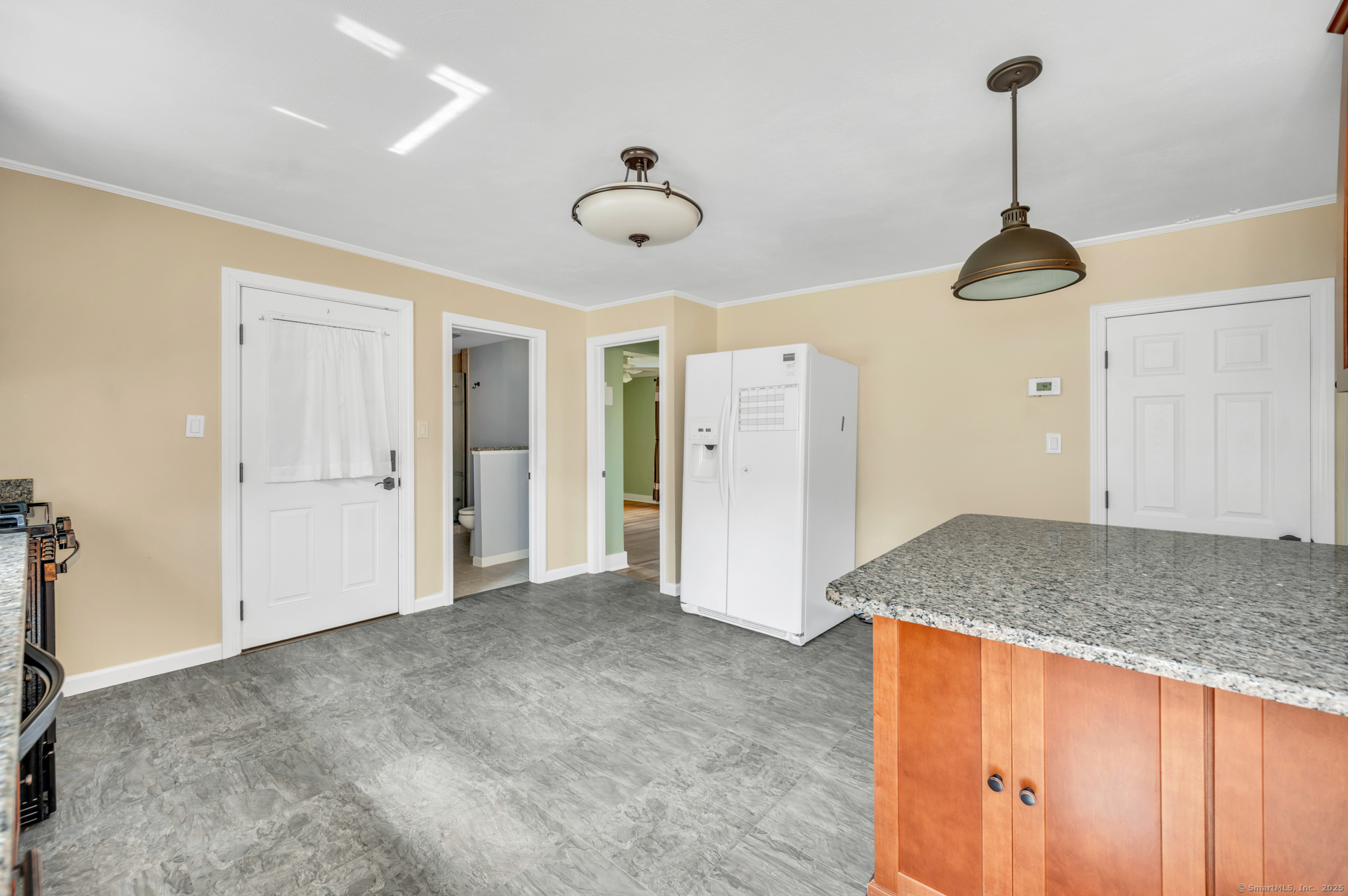 Bristol, Connecticut 06010, United States, 4 Bedrooms Bedrooms, ,2 BathroomsBathrooms,Residential,Pending,201737