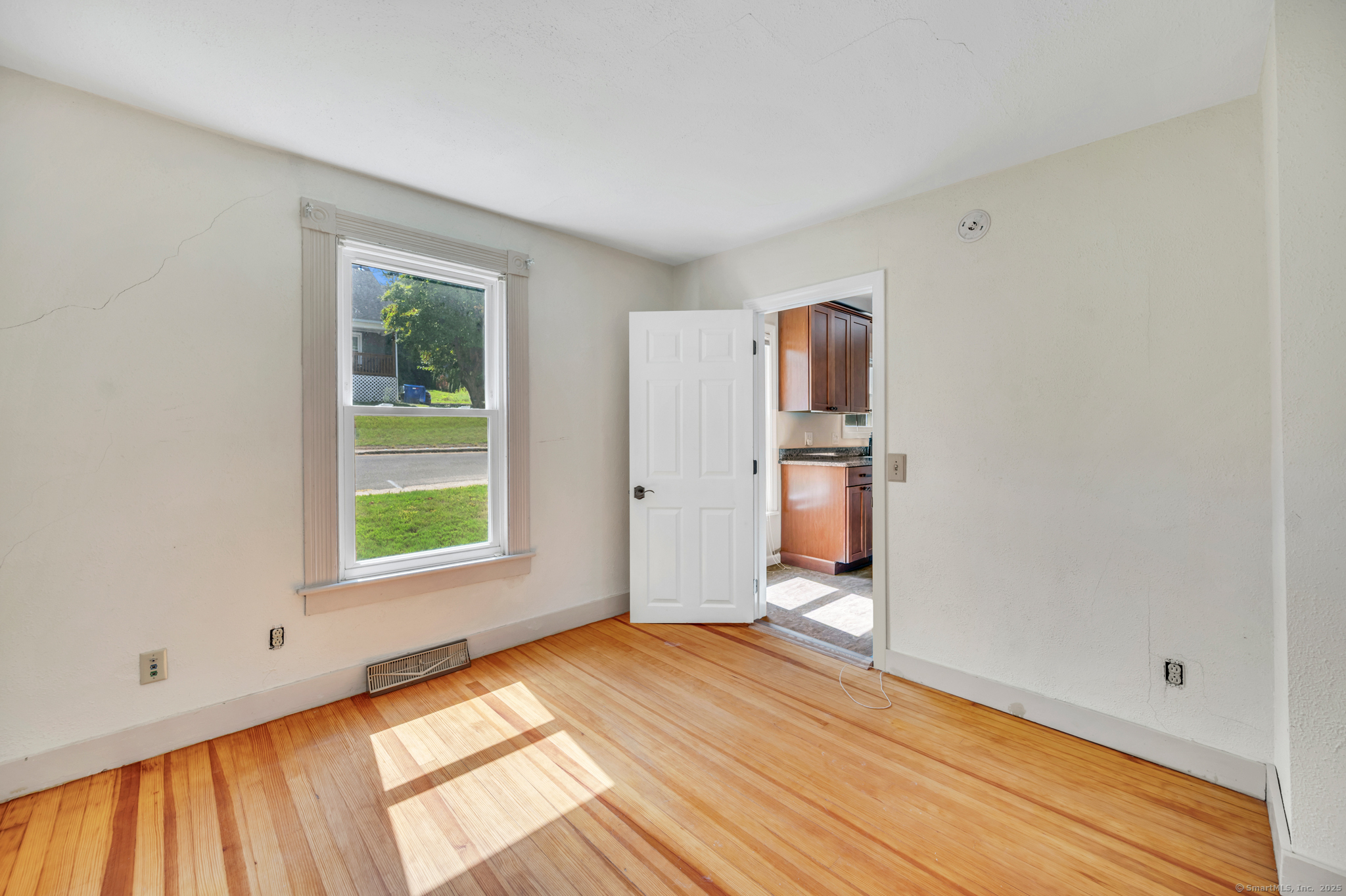 Bristol, Connecticut 06010, United States, 4 Bedrooms Bedrooms, ,2 BathroomsBathrooms,Residential,Pending,201737