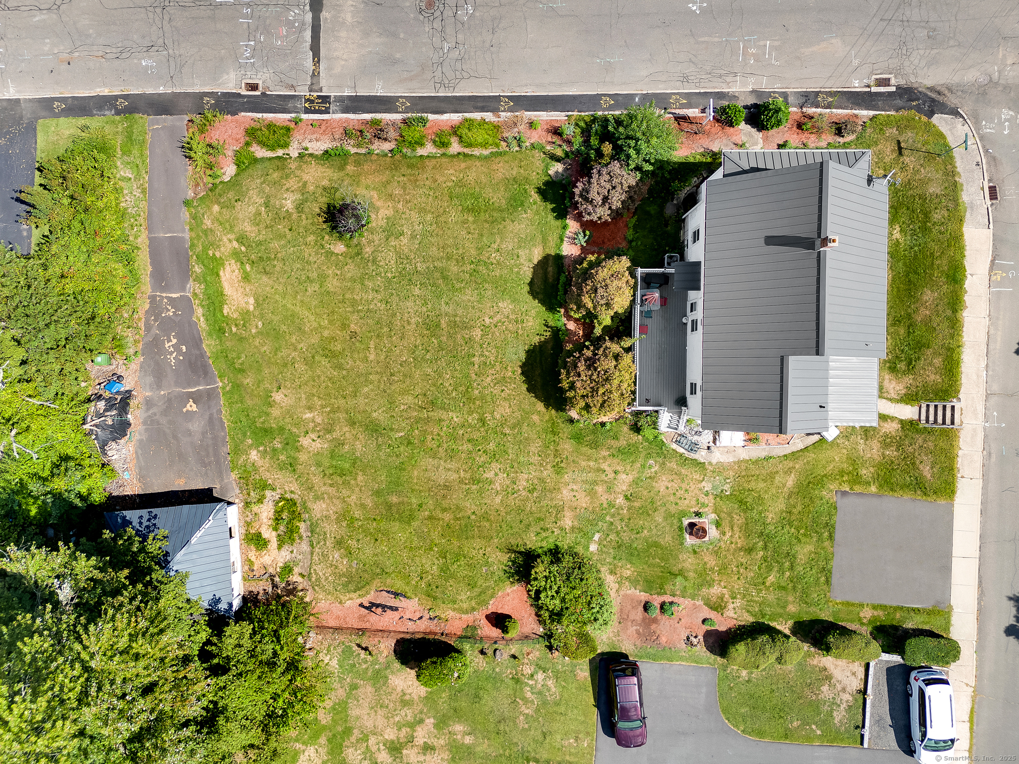 Bristol, Connecticut 06010, United States, 4 Bedrooms Bedrooms, ,2 BathroomsBathrooms,Residential,Pending,201737