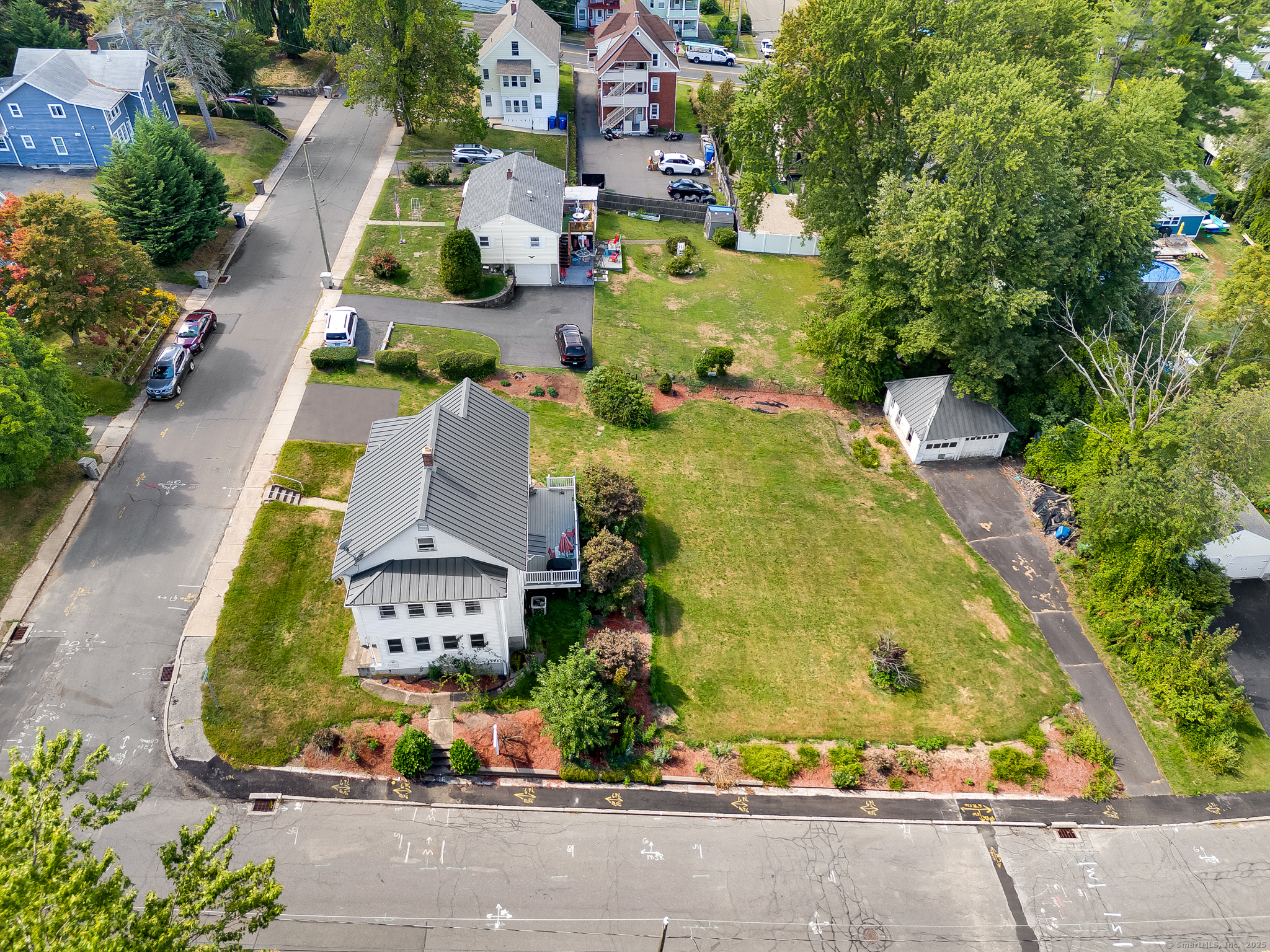 Bristol, Connecticut 06010, United States, 4 Bedrooms Bedrooms, ,2 BathroomsBathrooms,Residential,Pending,201737