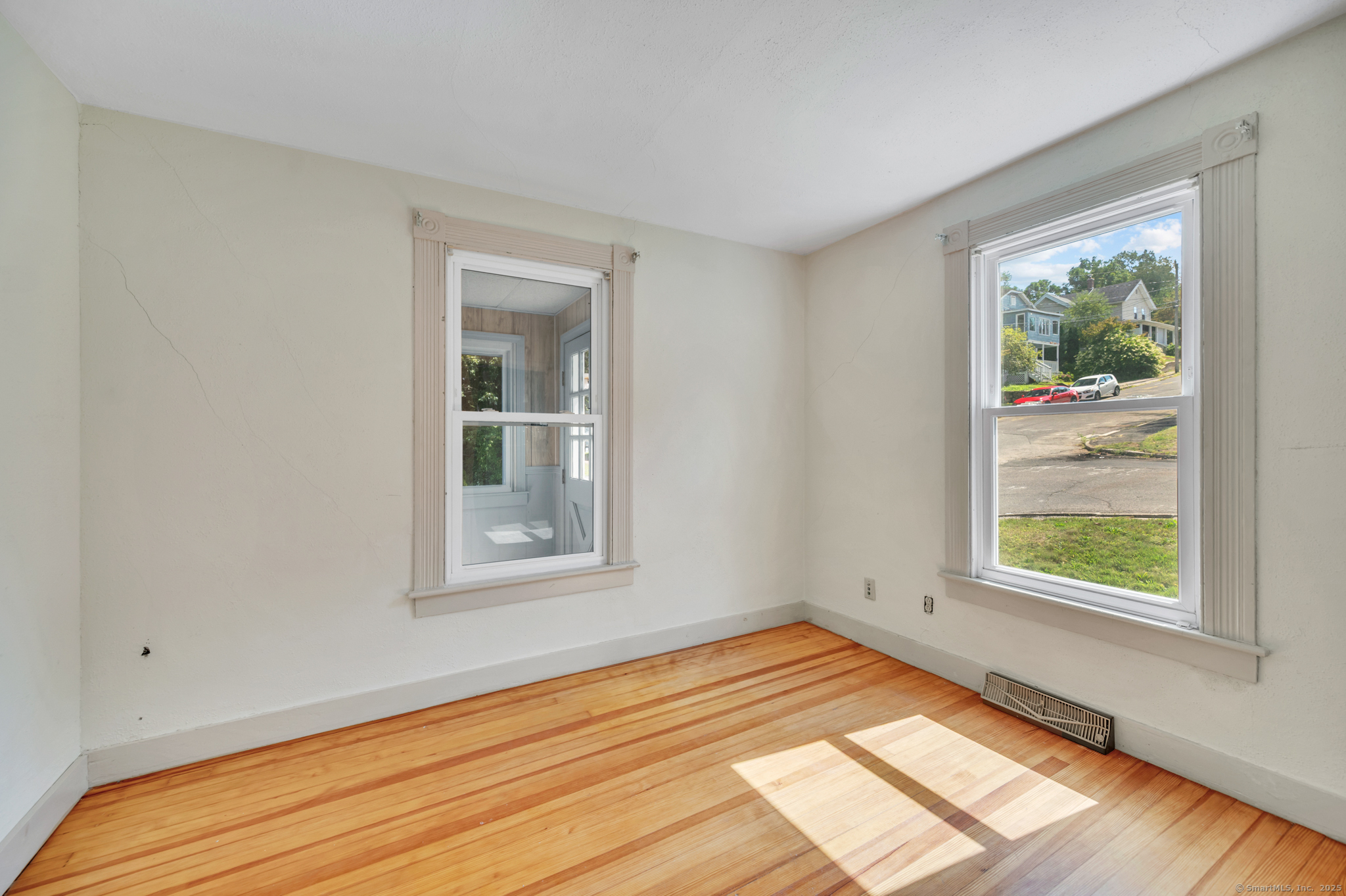 Bristol, Connecticut 06010, United States, 4 Bedrooms Bedrooms, ,2 BathroomsBathrooms,Residential,Pending,201737