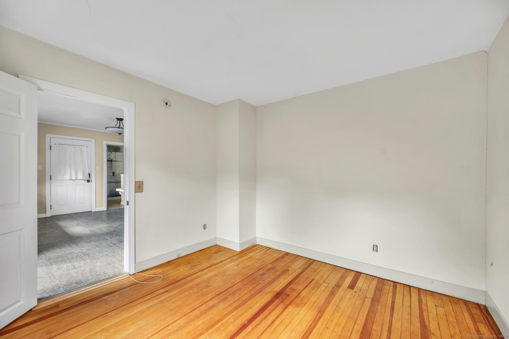 Bristol, Connecticut 06010, United States, 4 Bedrooms Bedrooms, ,2 BathroomsBathrooms,Residential,Pending,201737