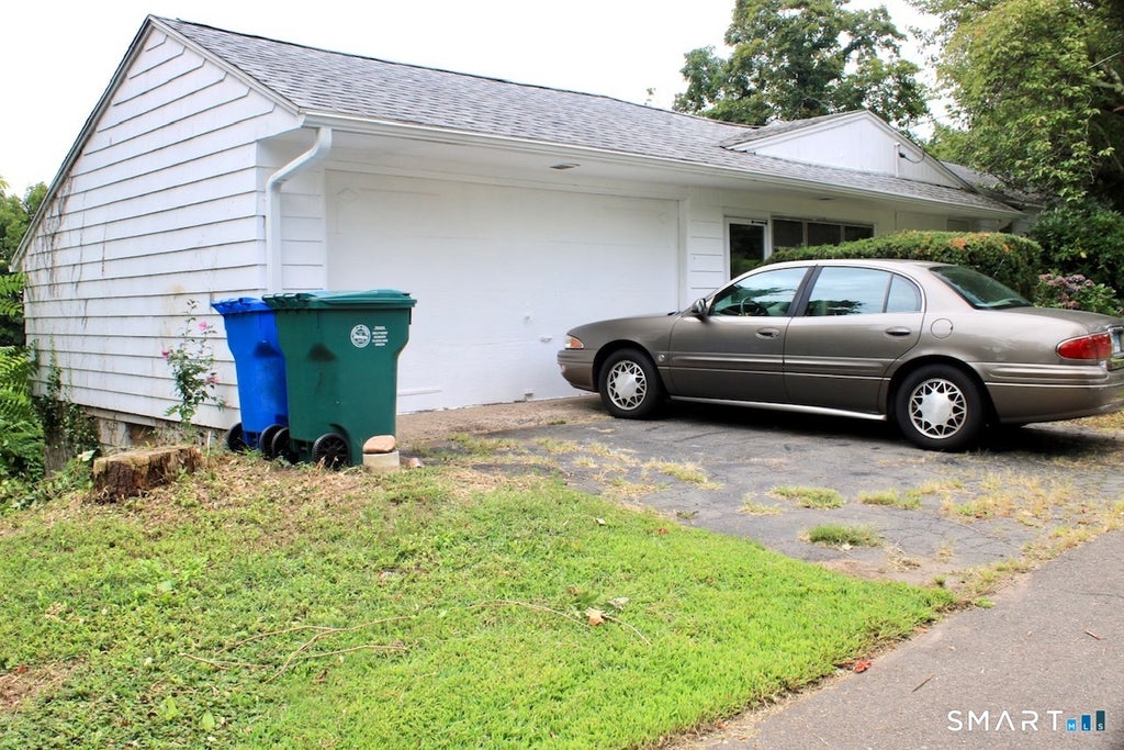 Photo of 49 Robert Street, Hamden, CT 06514 (MLS # 24168331)