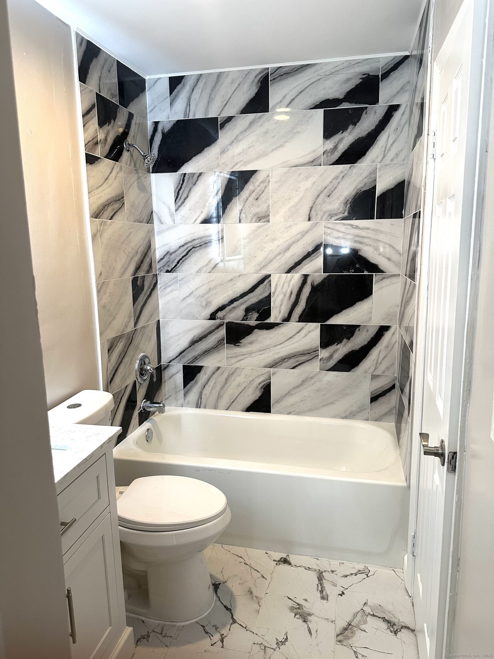200 Woodmont Avenue #APT 100, Bridgeport, Connecticut image 23
