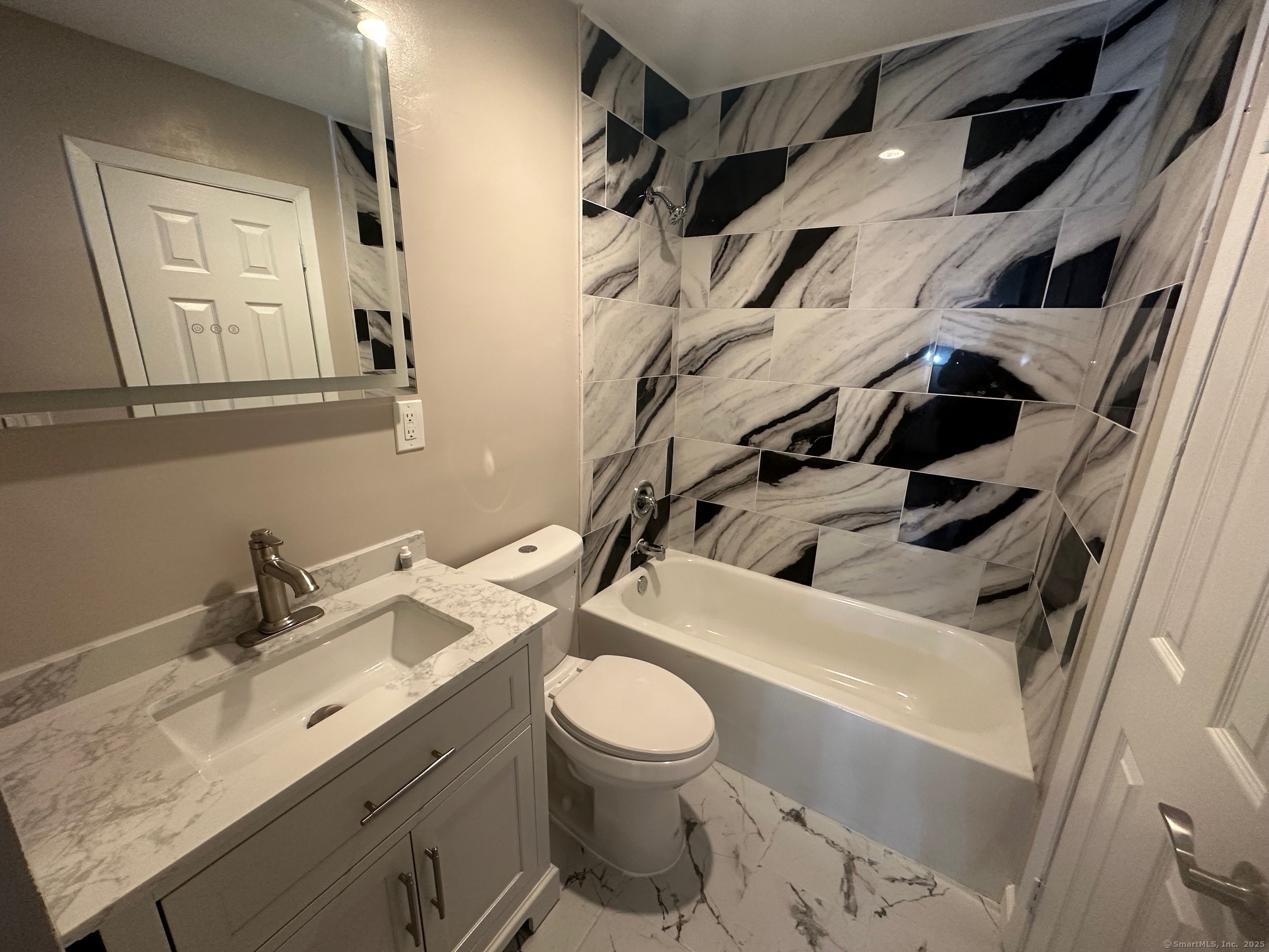 200 Woodmont Avenue #APT 100, Bridgeport, Connecticut image 24