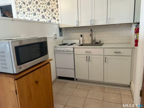 Photo of 40 Franklin Street #8, New London, CT 06320 (MLS # 24163409)