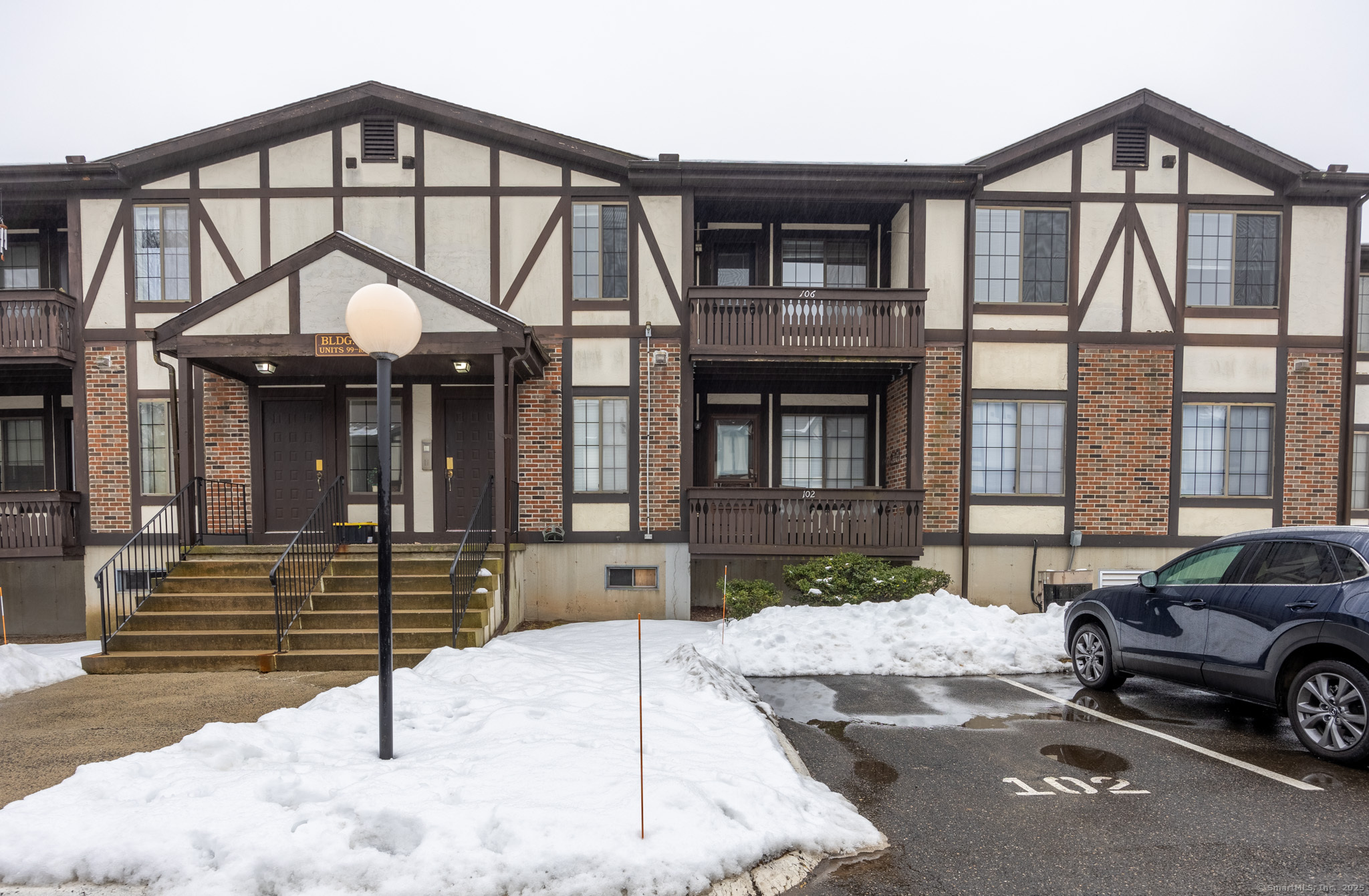 Property for Sale at Mather Street Apt 102, Hamden, Connecticut - Bedrooms: 2 
Bathrooms: 1 
Rooms: 4  - $189,900