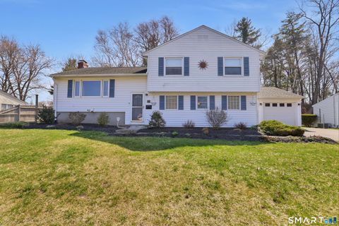 Photo of 20 Hill Farm Road, Bloomfield, CT 06002 (MLS # 24166133)