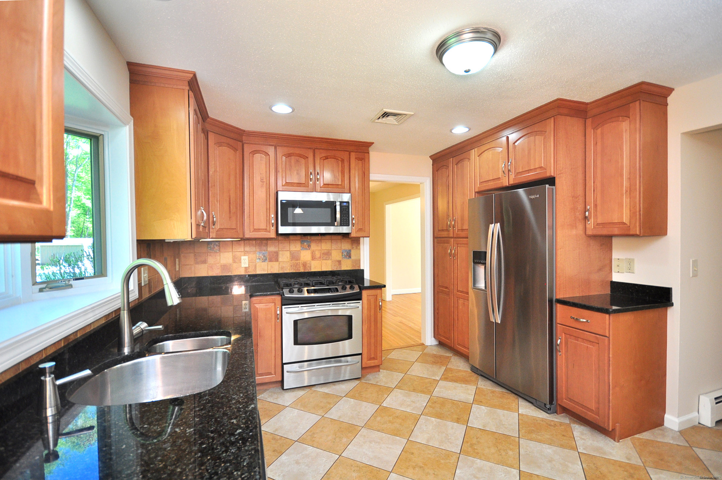 115 Carriage Way, Windsor, Connecticut image 8