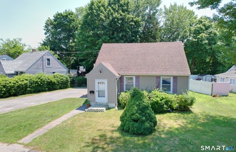 Photo of 354 Edgewood Avenue, Waterbury, CT 06706 (MLS # 24187873)