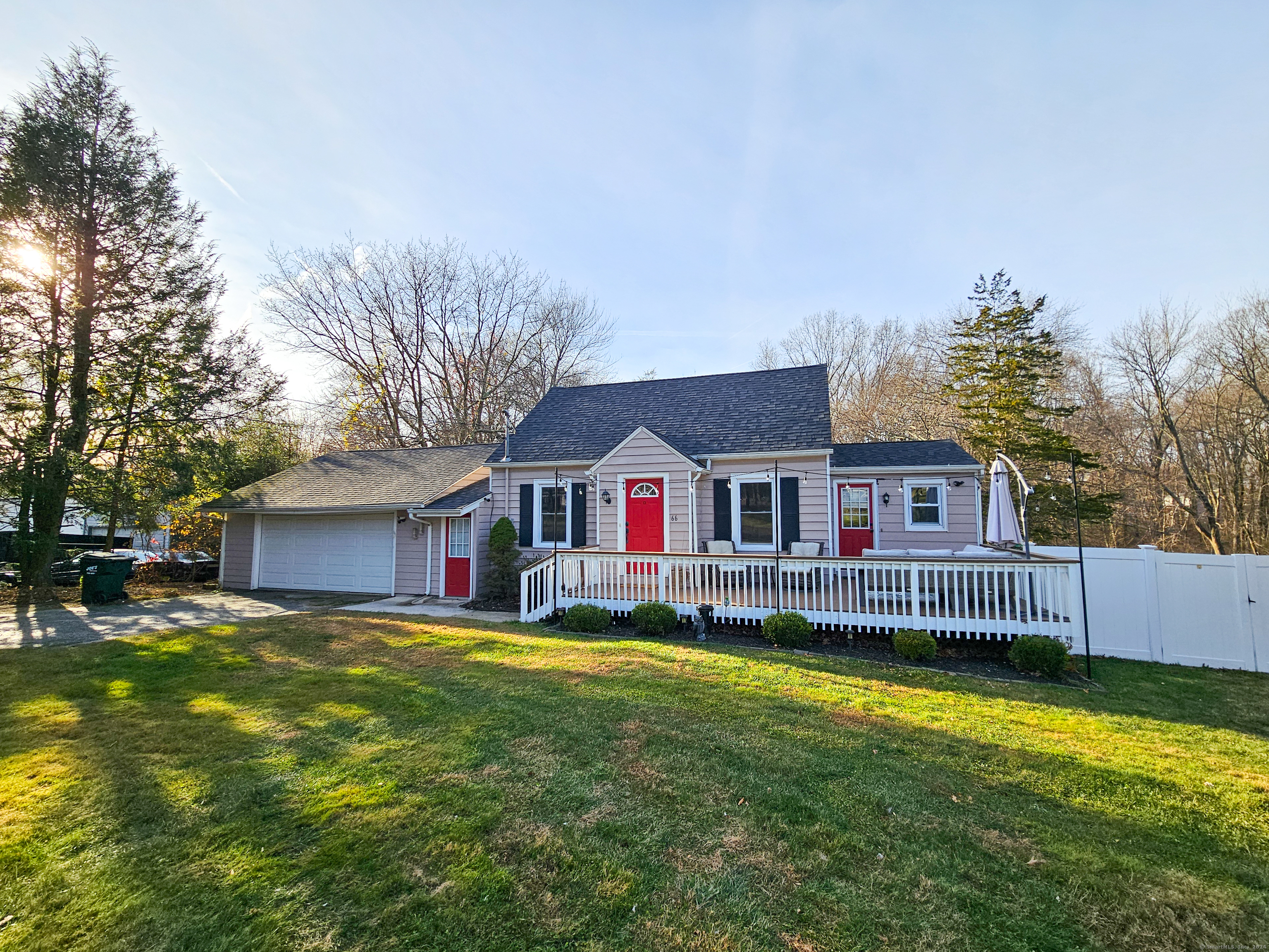 66 Straitsville Road, Prospect, Connecticut - 3 Bedrooms  
2 Bathrooms  
6 Rooms - 