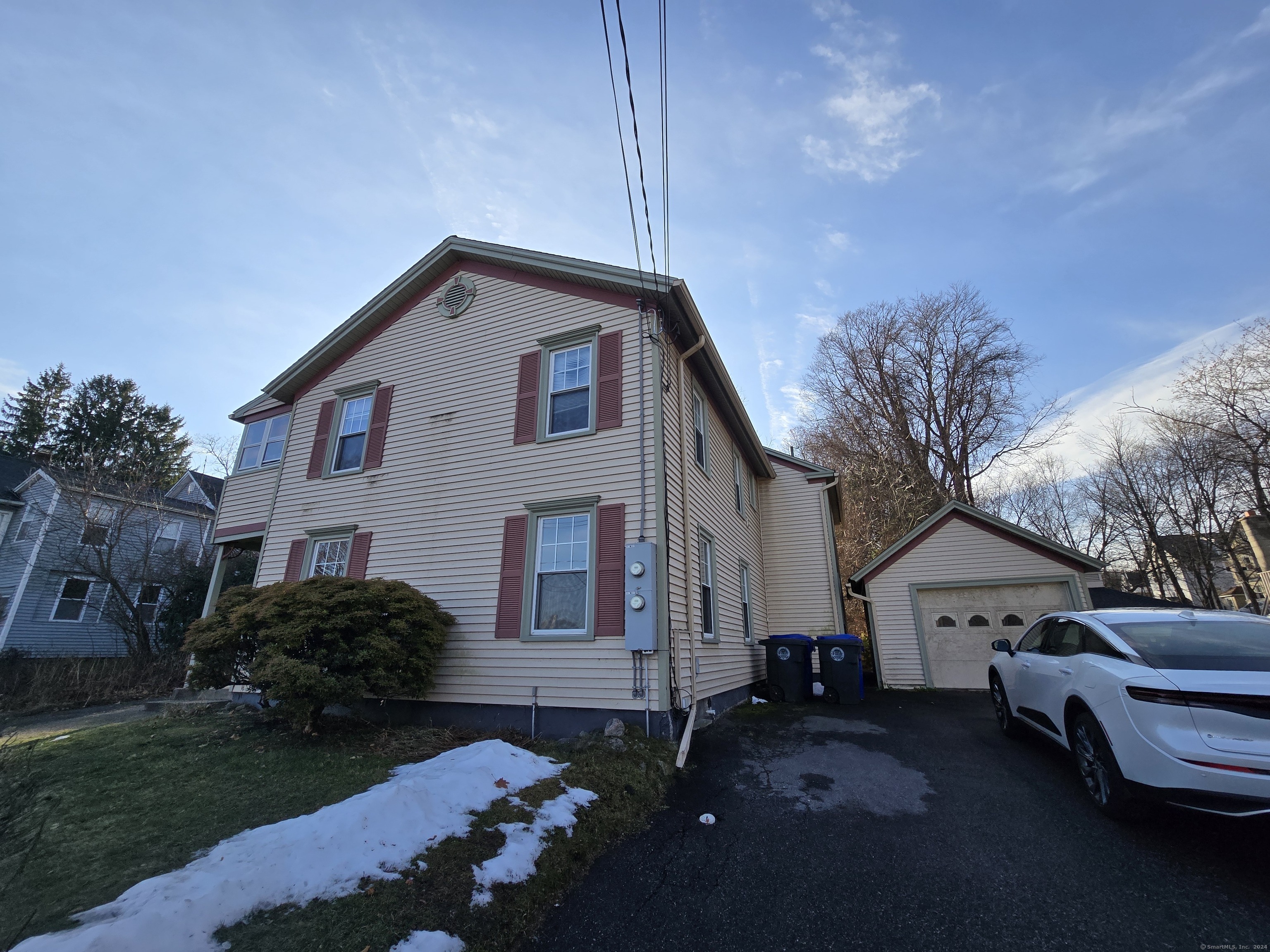 High Street, Torrington, Connecticut - 4 Bedrooms  
2 Bathrooms  
10 Rooms - 