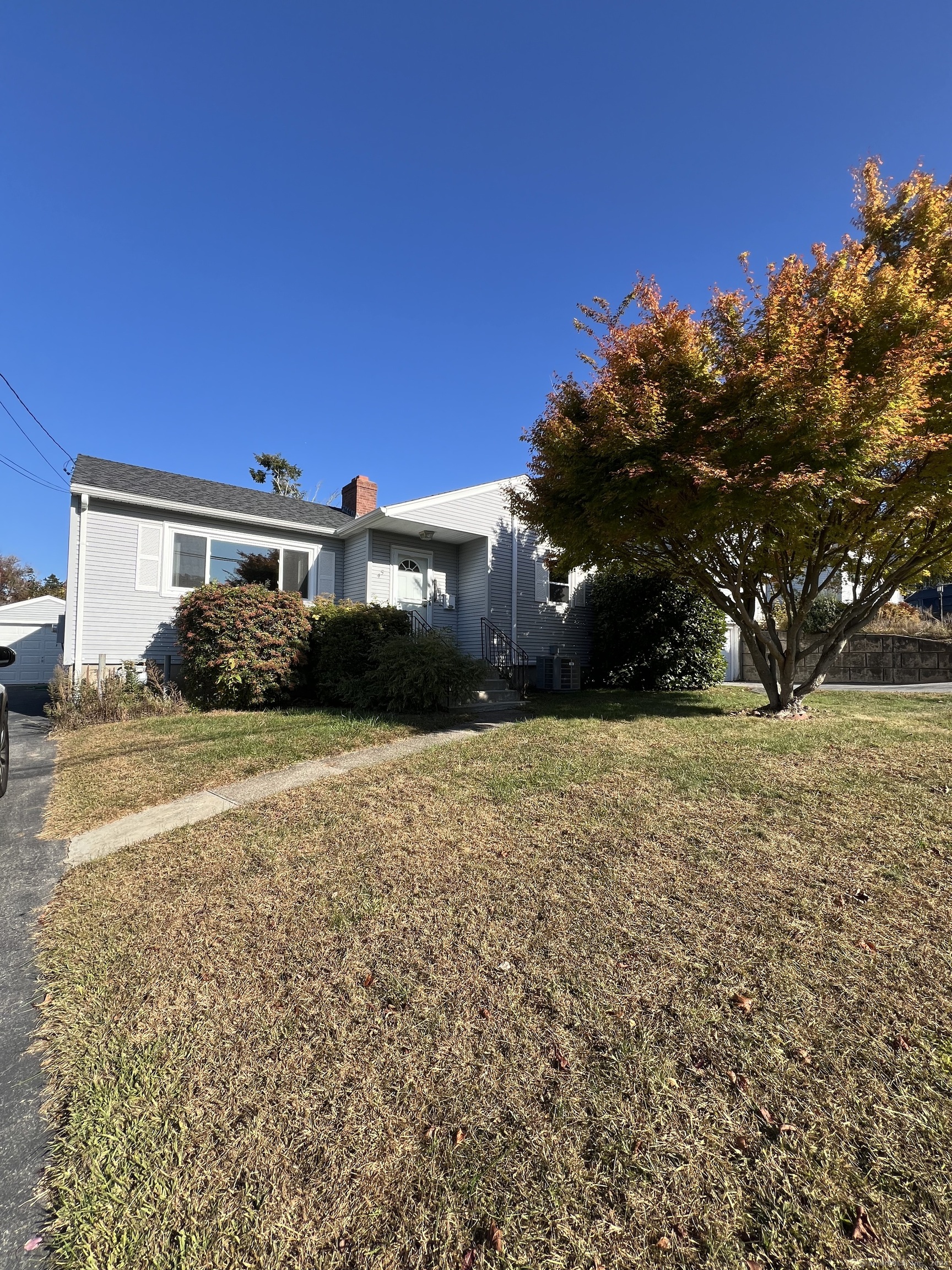 Rental Property at 45 Greenway Road, New London, Connecticut - Bedrooms: 4 
Bathrooms: 2 
Rooms: 5  - $2,700 MO.